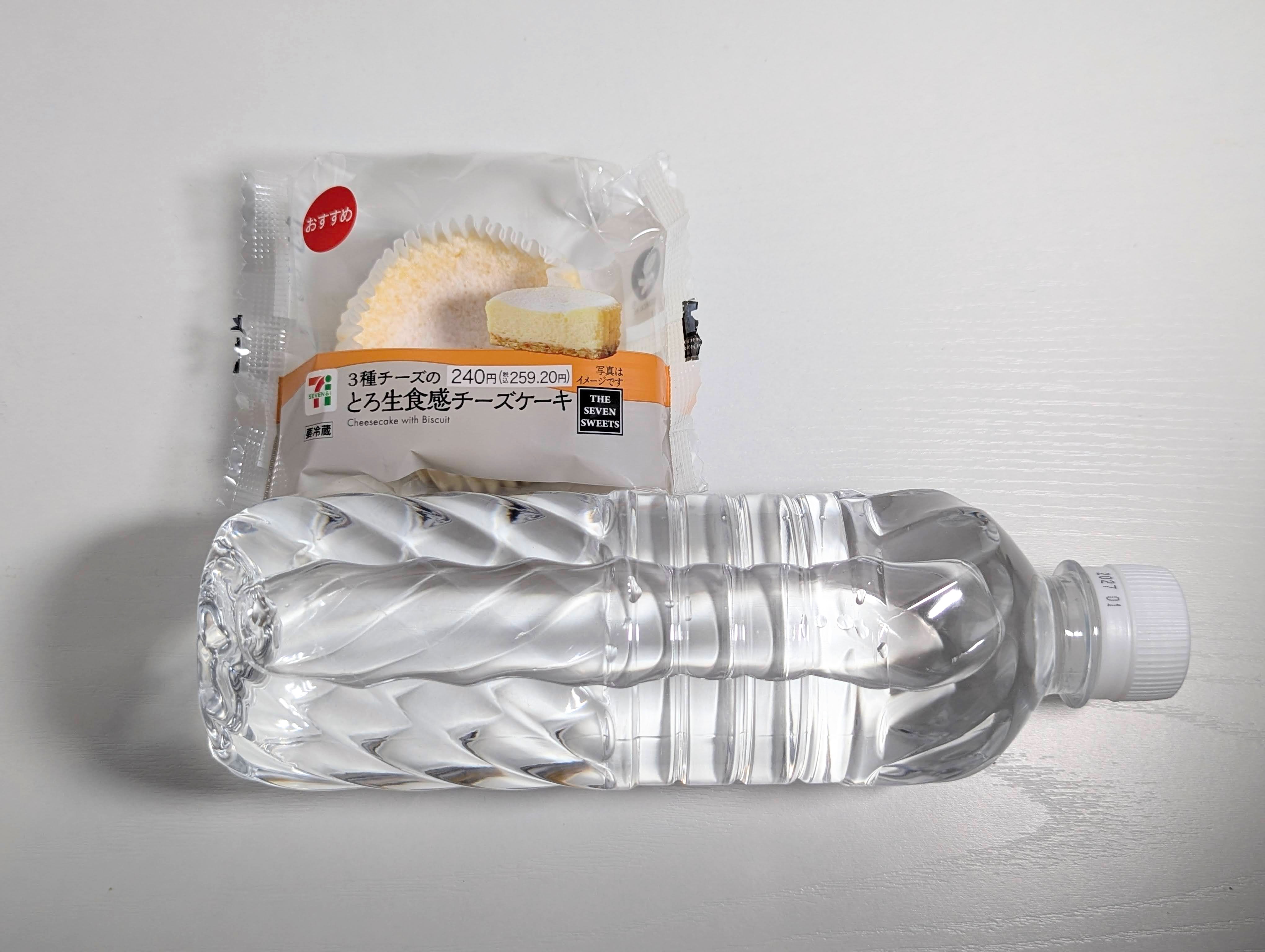 セブンイレブン、3種チーズのとろ生食感チーズケーキ (3)