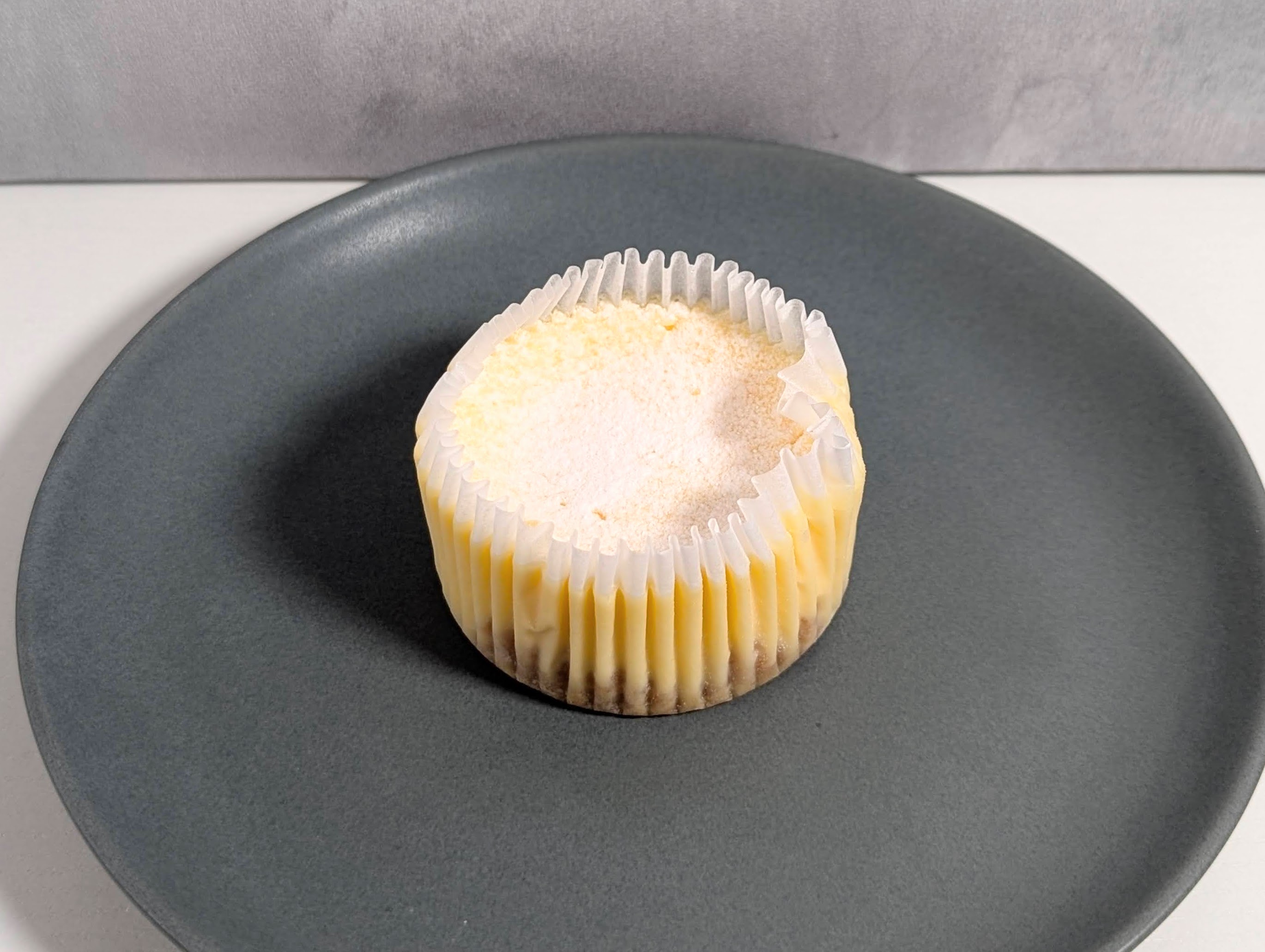 セブンイレブン、3種チーズのとろ生食感チーズケーキ (7)