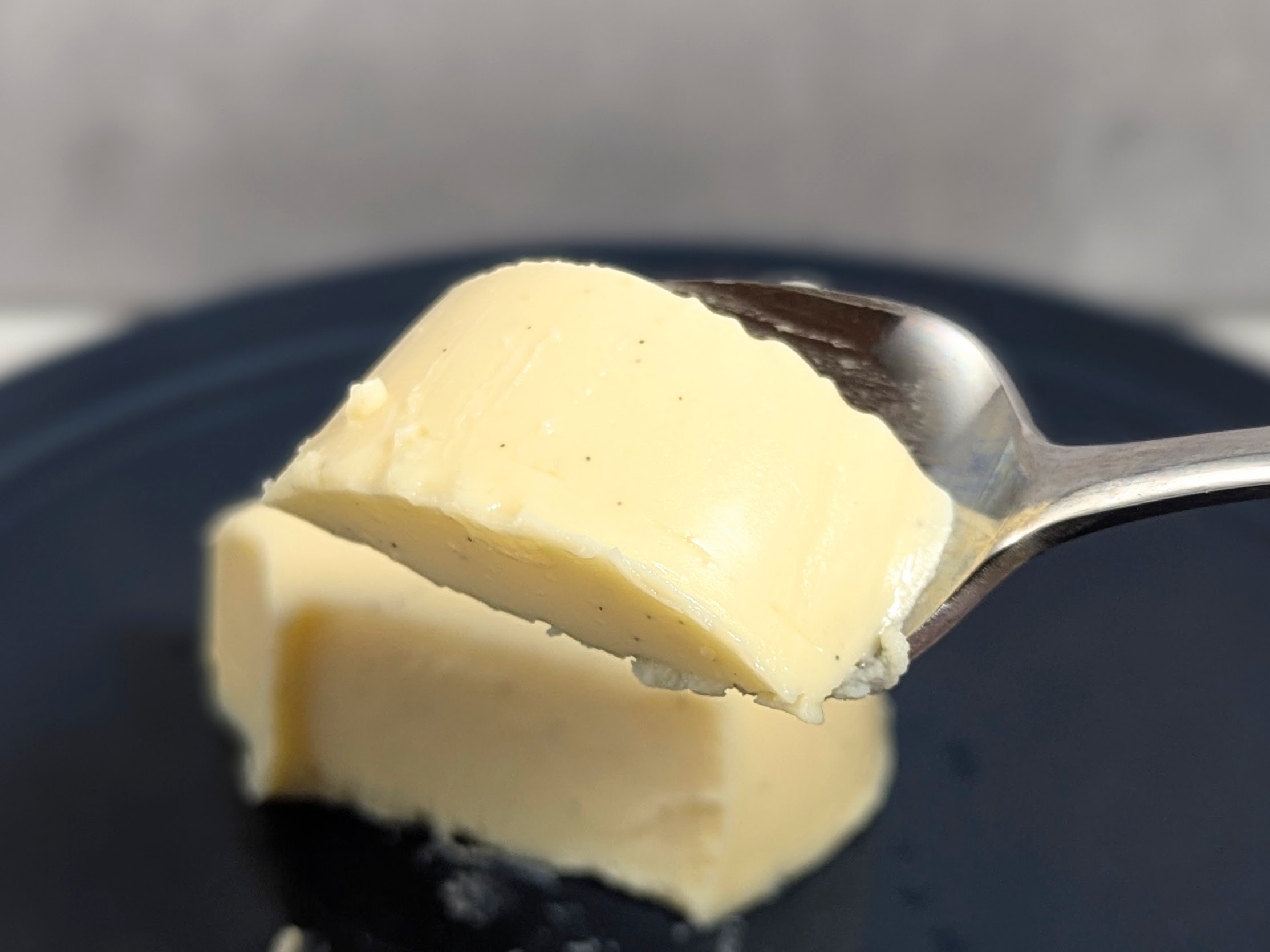ファミリーマート、商品名：にゃんともおいしいチーズケーキ　塩バニラ (4)