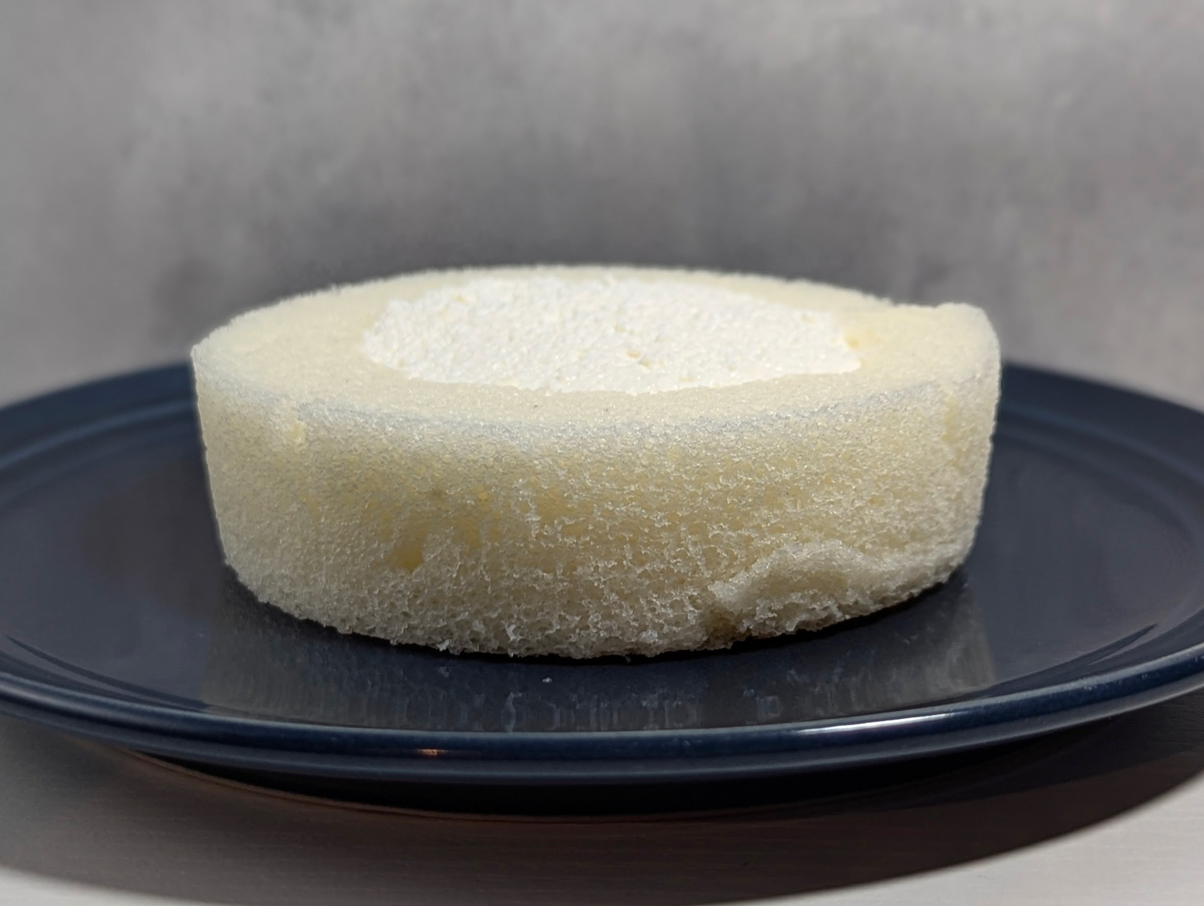【ローソン】プレミアムロールケーキ とろける2層のレアチーズ