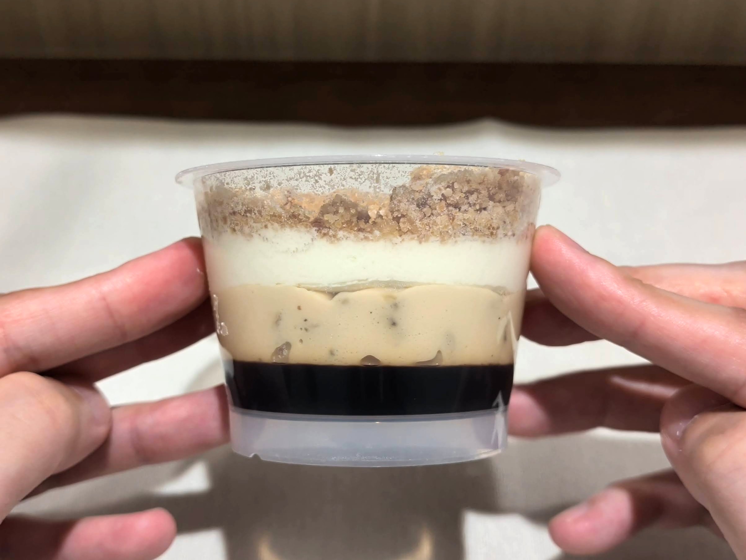 成城石井、塩キャラメルと胡桃の生プレミアムチーズケーキ (9)
