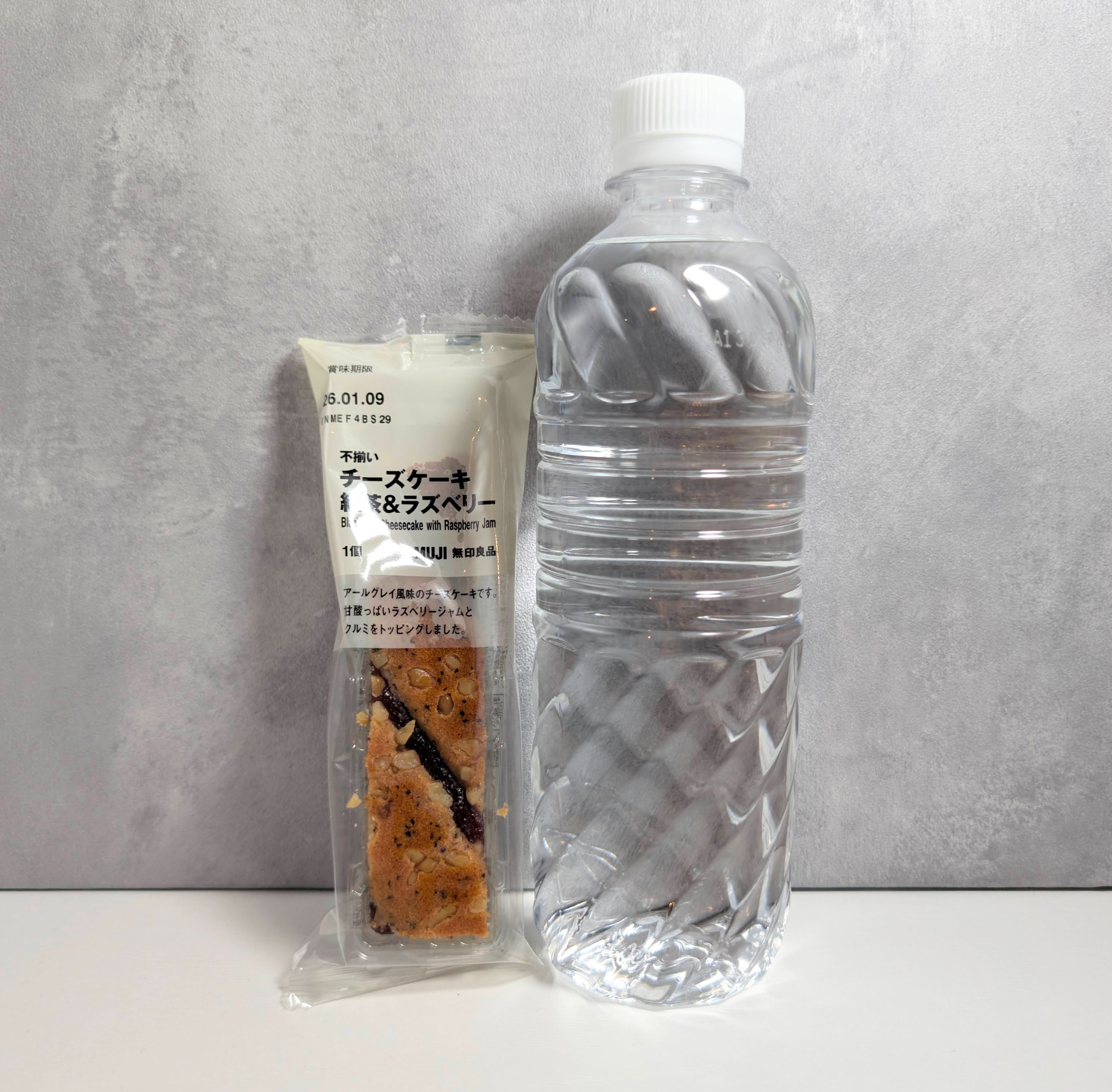 【無印良品】「不揃いチーズケーキ 紅茶＆ラズベリー」