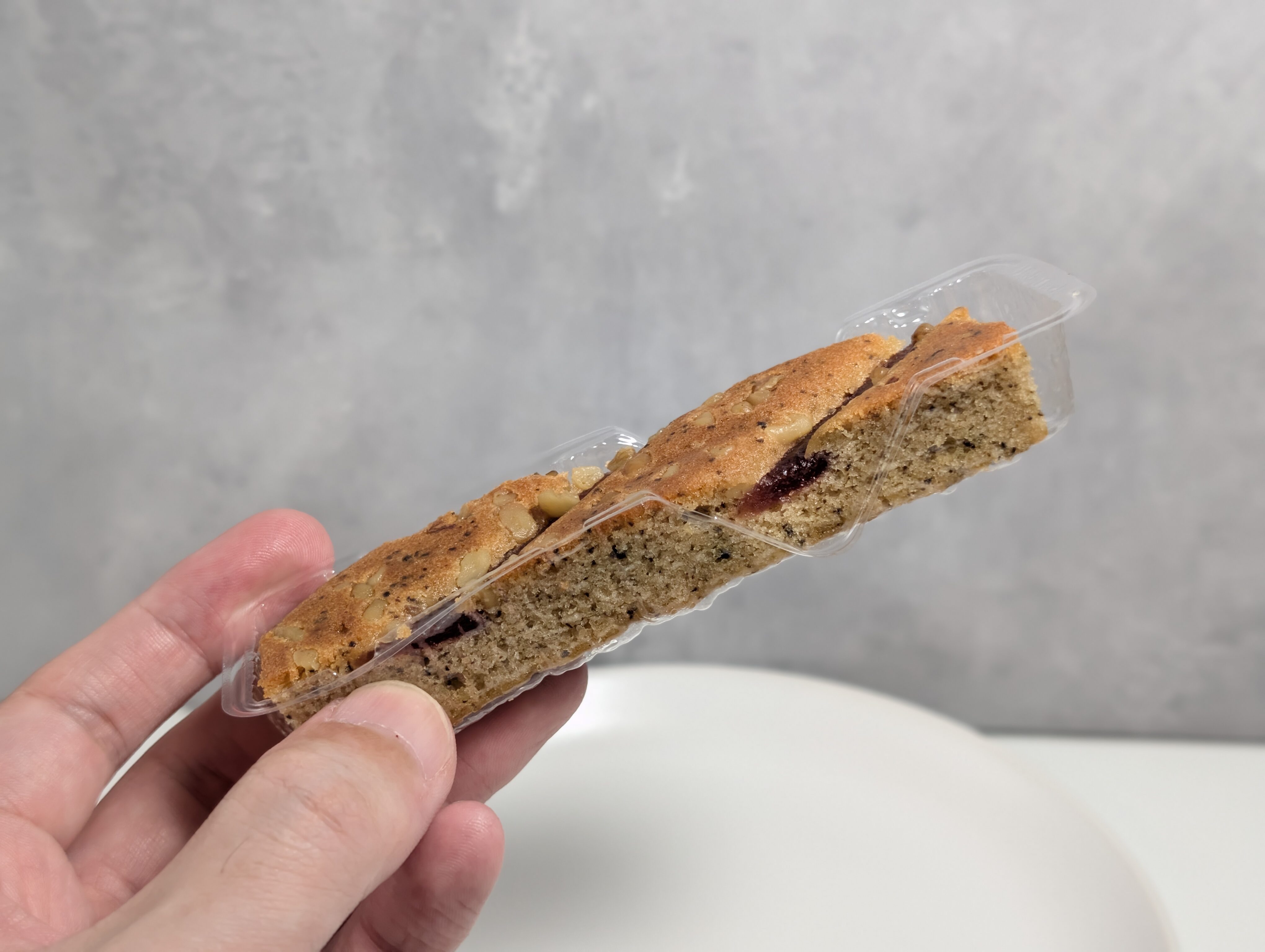 【無印良品】「不揃いチーズケーキ 紅茶＆ラズベリー」
