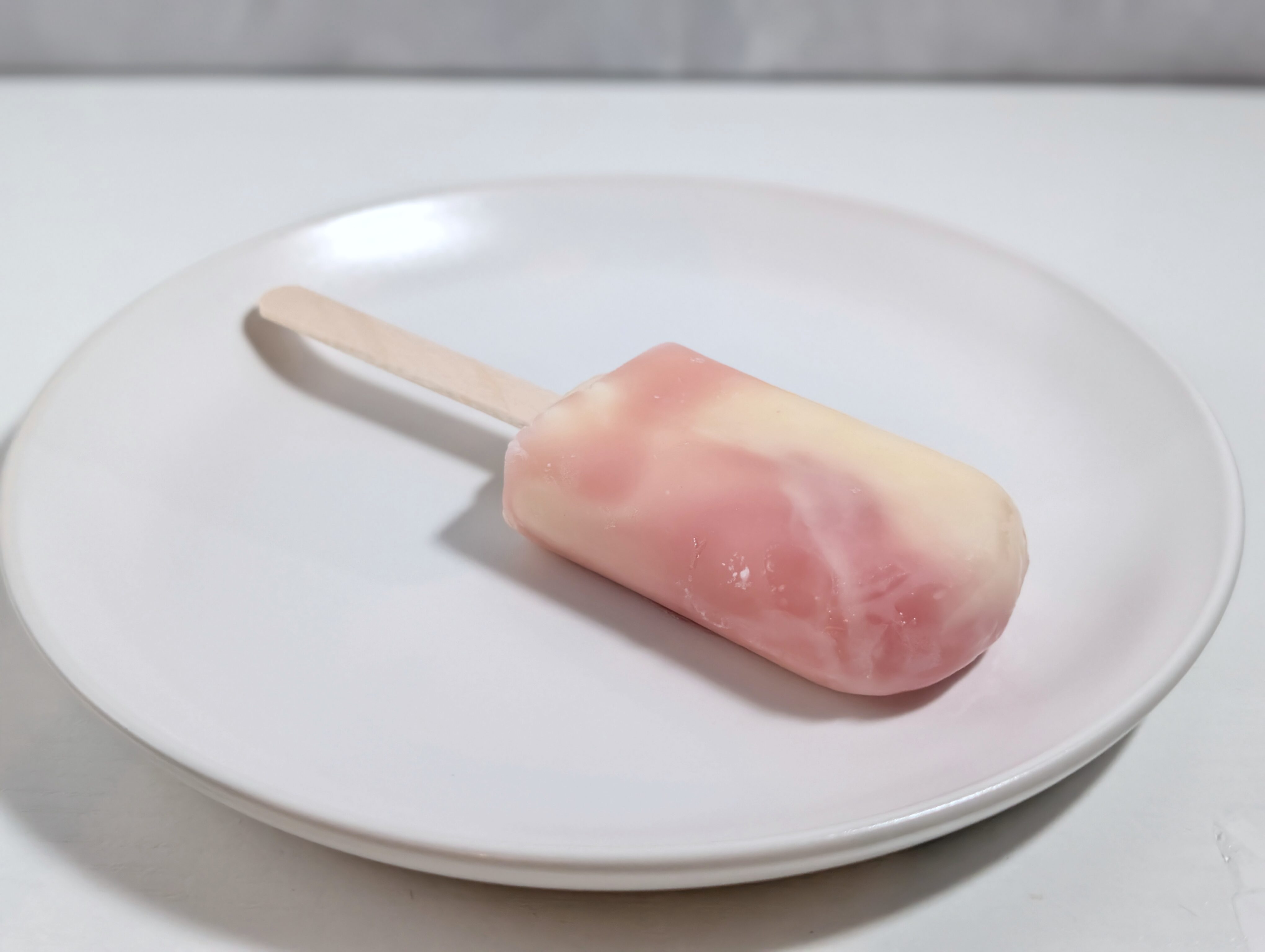 西友、桃のチーズケーキ味アイスバー 5本入 (1)