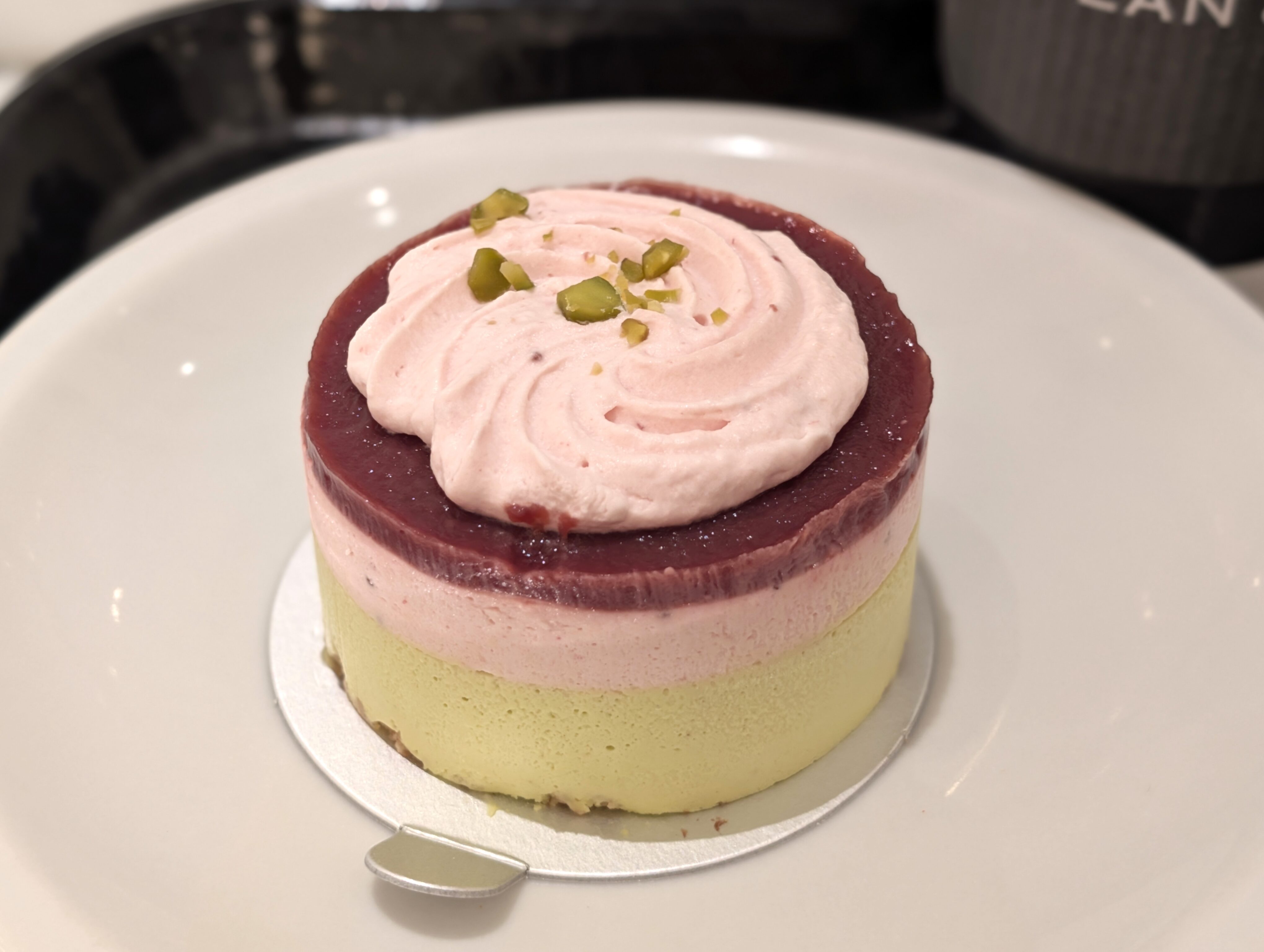 「DEAN & DELUCA」ストロベリーピスタチオチーズケーキ