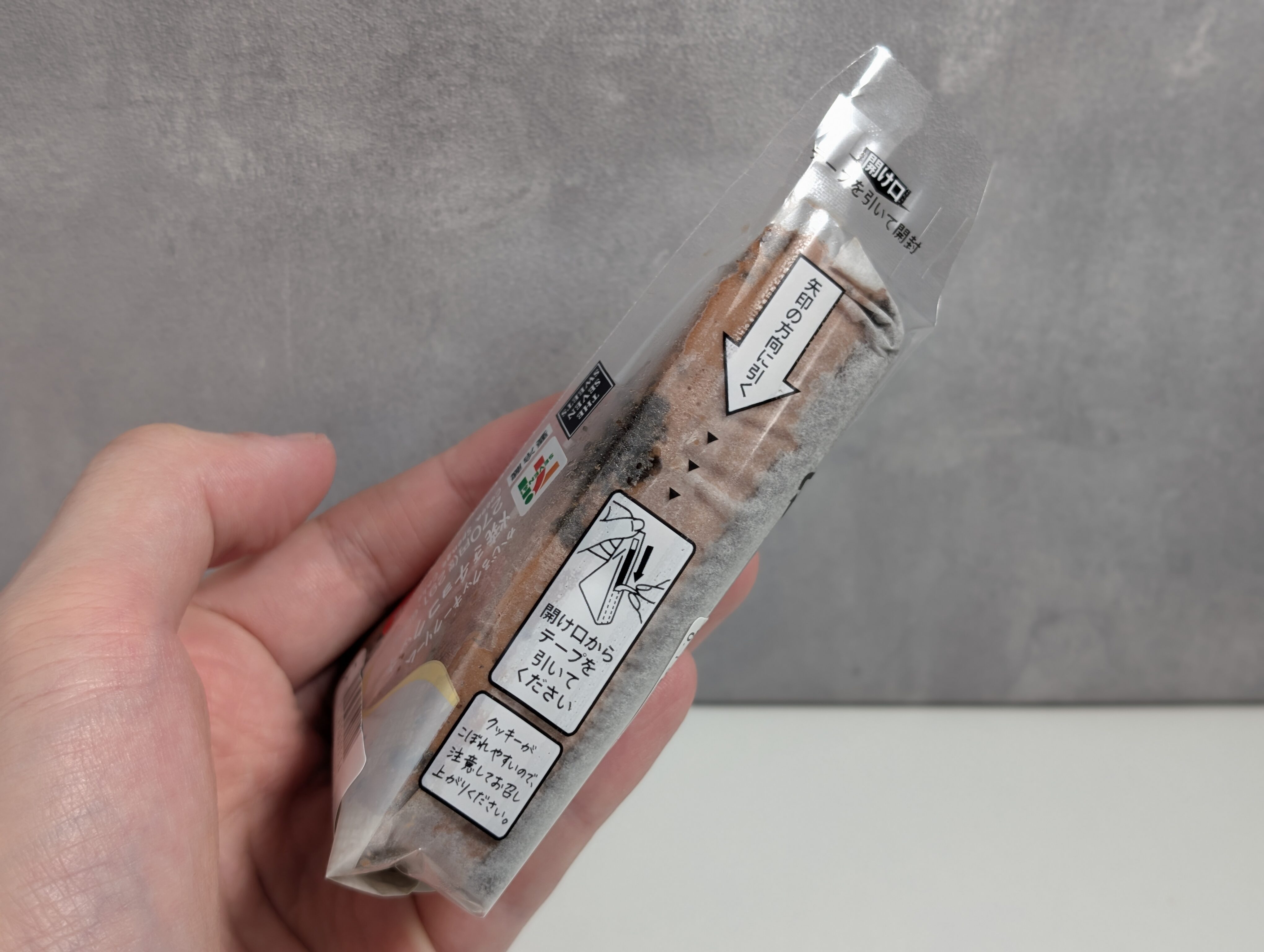 セブンイレブン かじるクッキークリーム 焼きチョコクッキー (20)