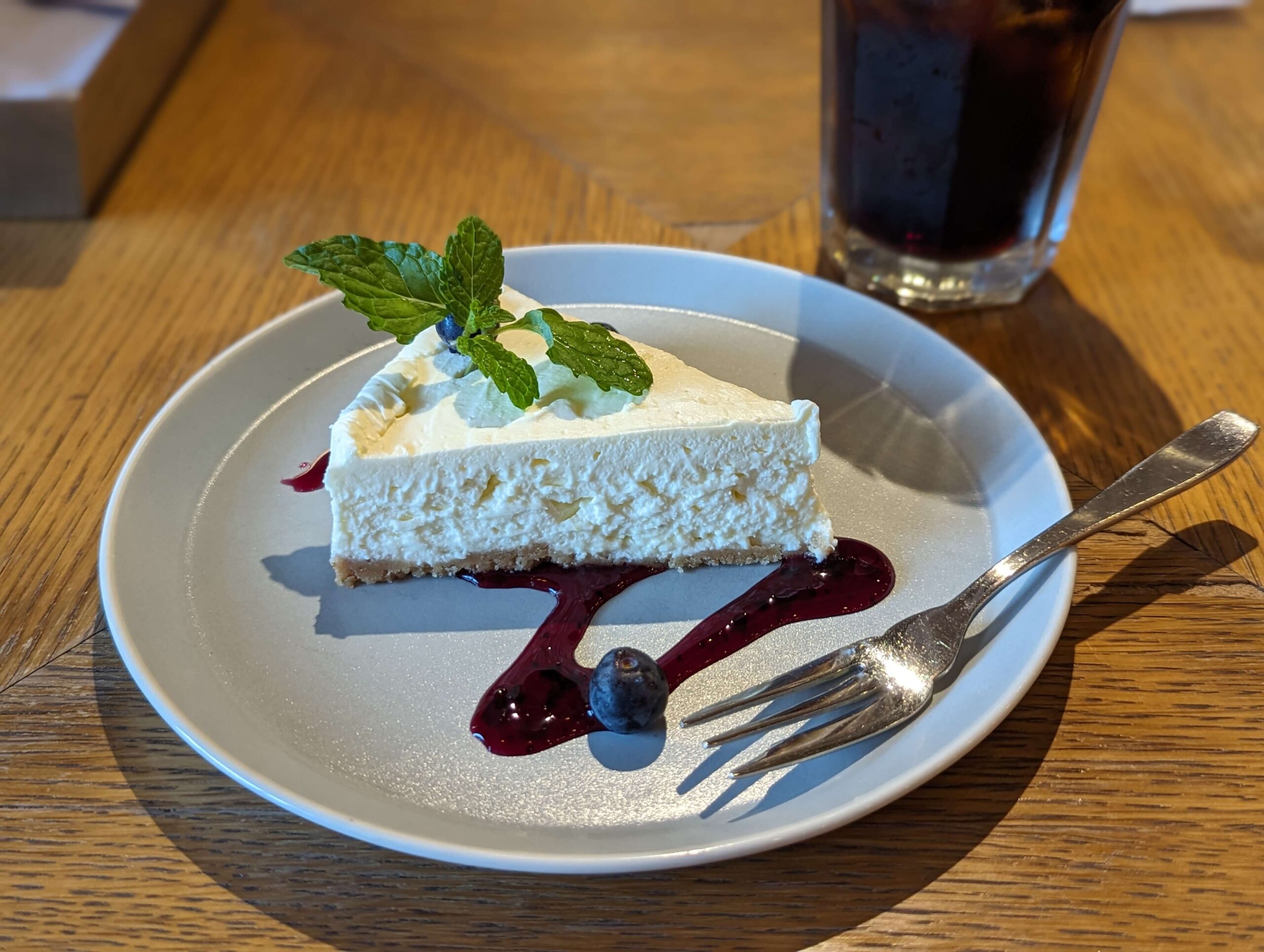 渋谷「フリーマン カフェ （FREEMAN CAFE）」のレアチーズケーキの写真