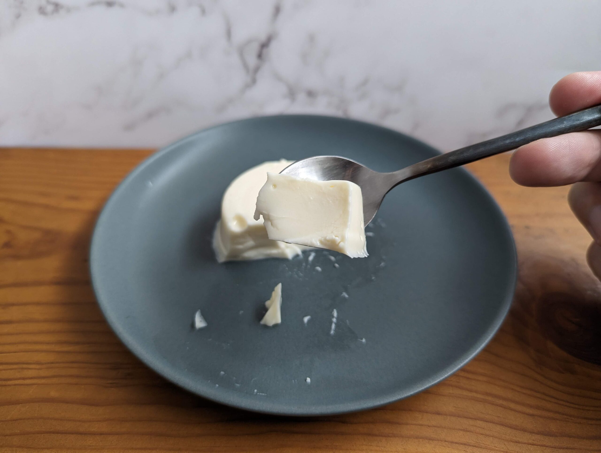 モロゾフの白いチーズケーキ 酪（SHIROI CHEESECAKE RAKU）のマスカルポーネ (2)