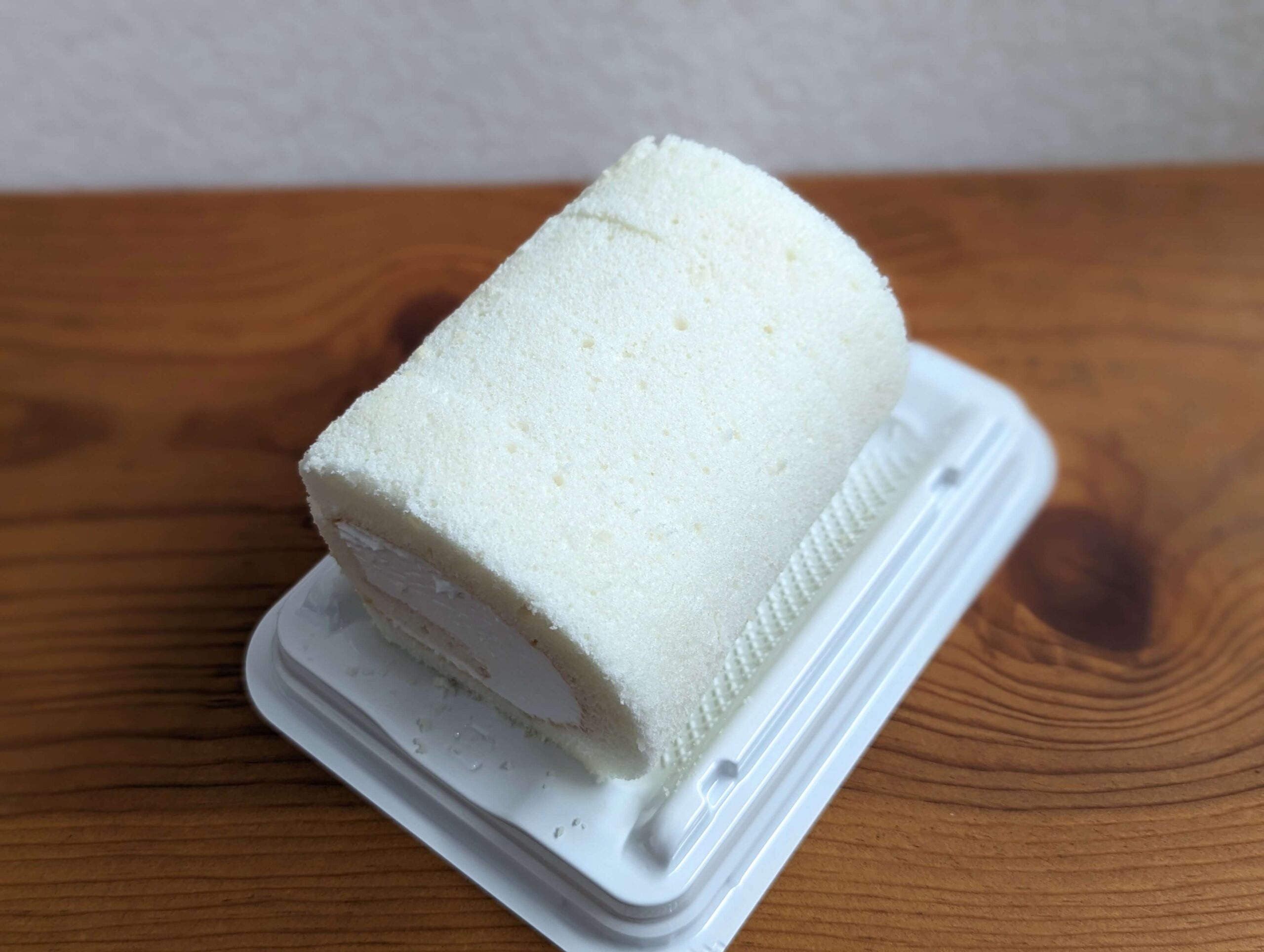 モンテールの「チーズクリームロールケーキ」の写真