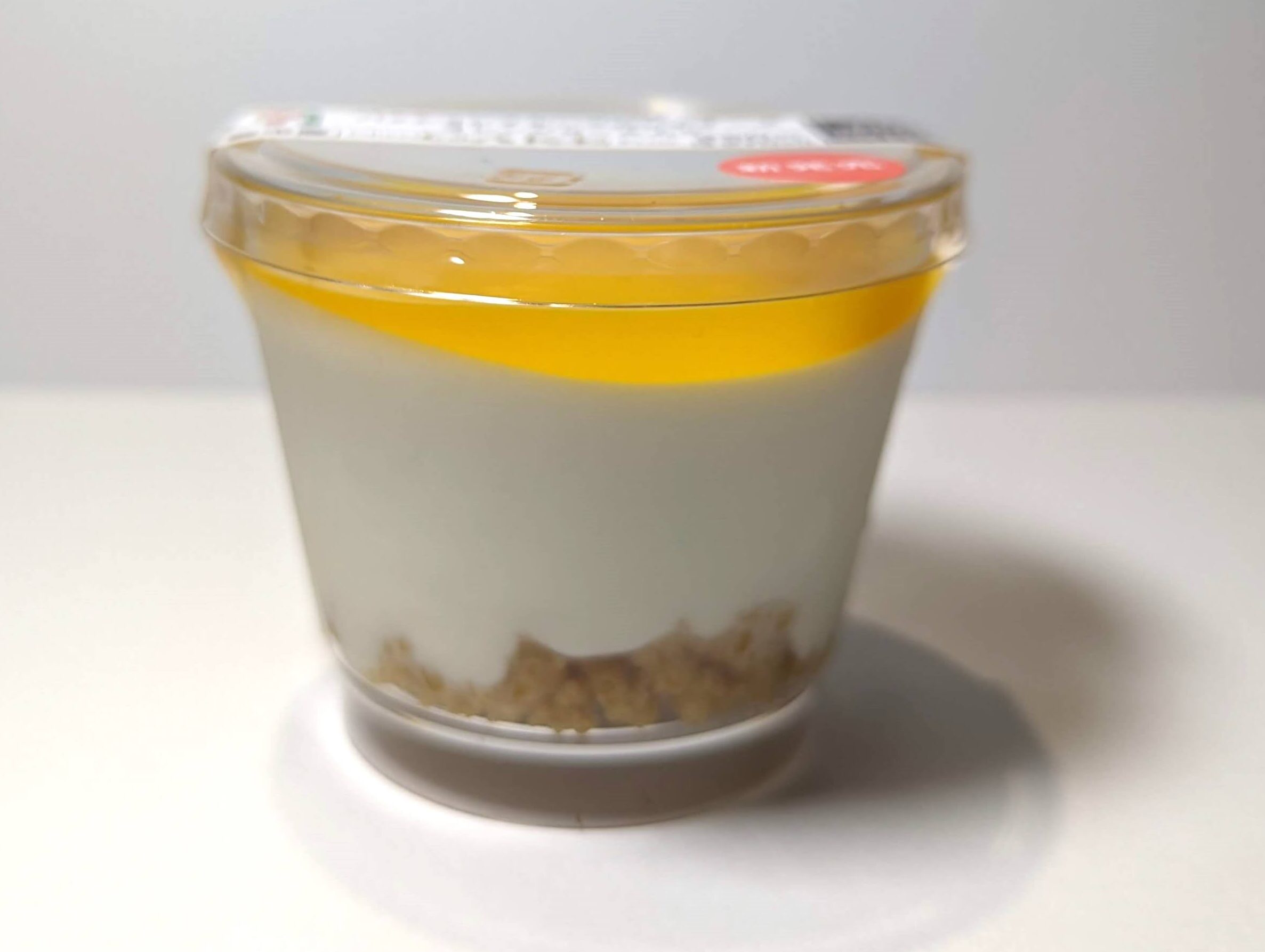 セブンイレブン・パッションフルーツのレアチーズ オレンジピール入り (4)