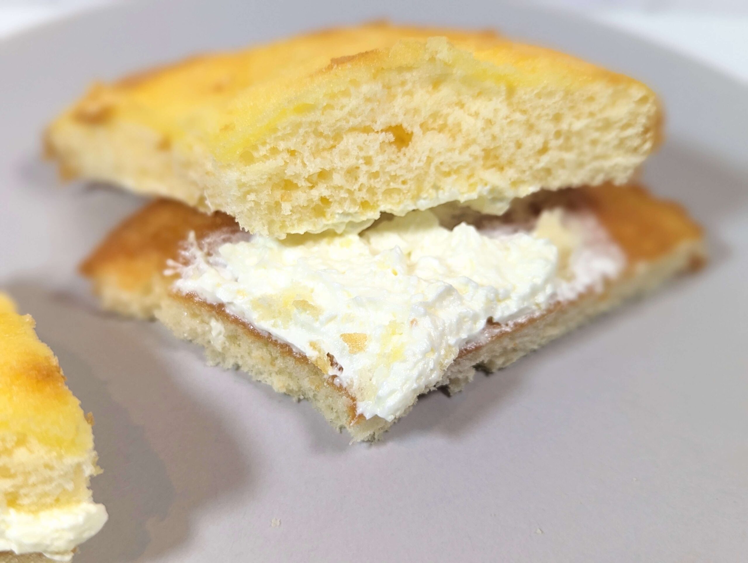 ローソンストア100・山崎製パン「焼きチーズケーキ」 20240325 (14)