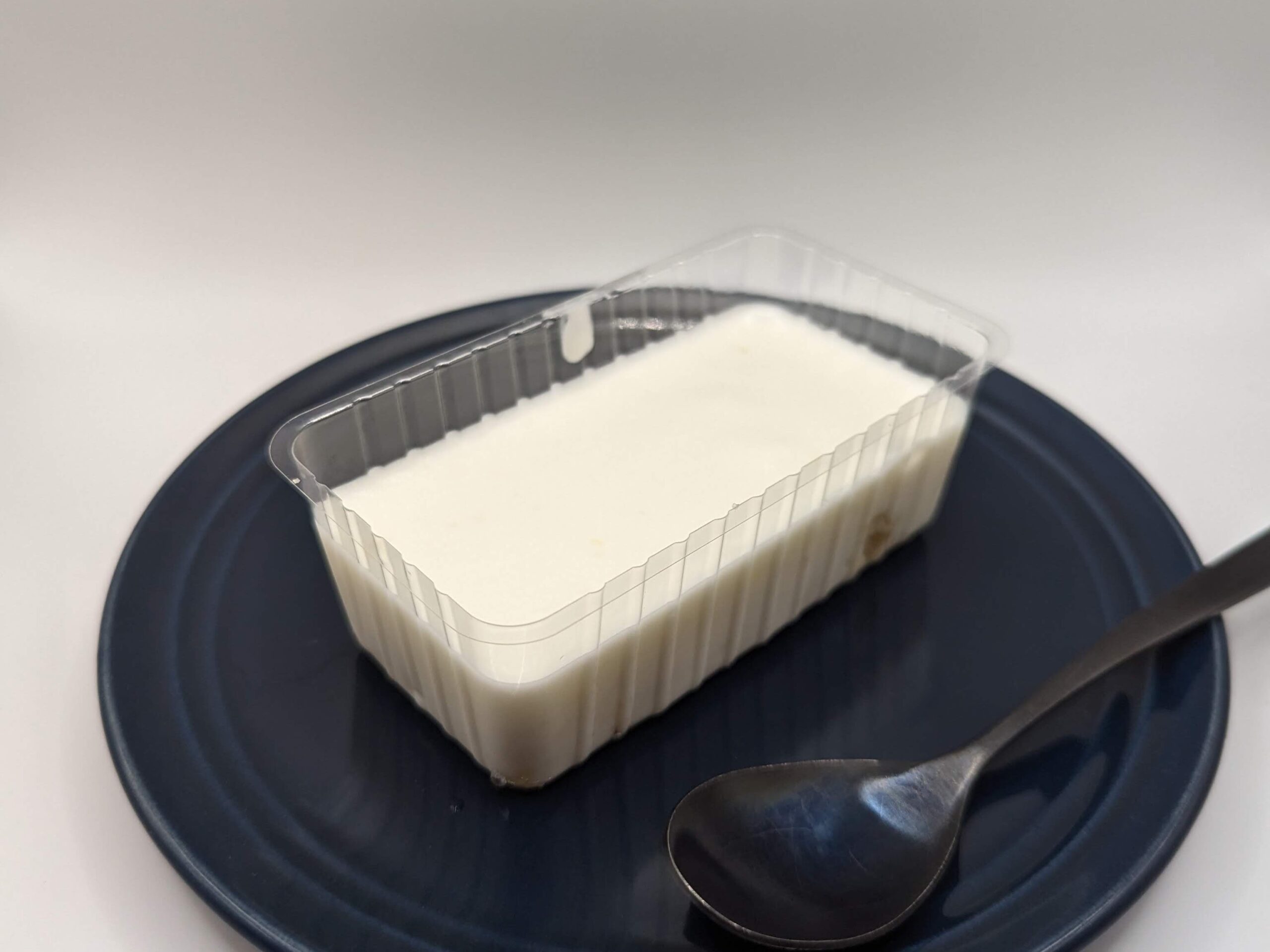 山崎製パンのレアチーズ風味ケーキ (5)