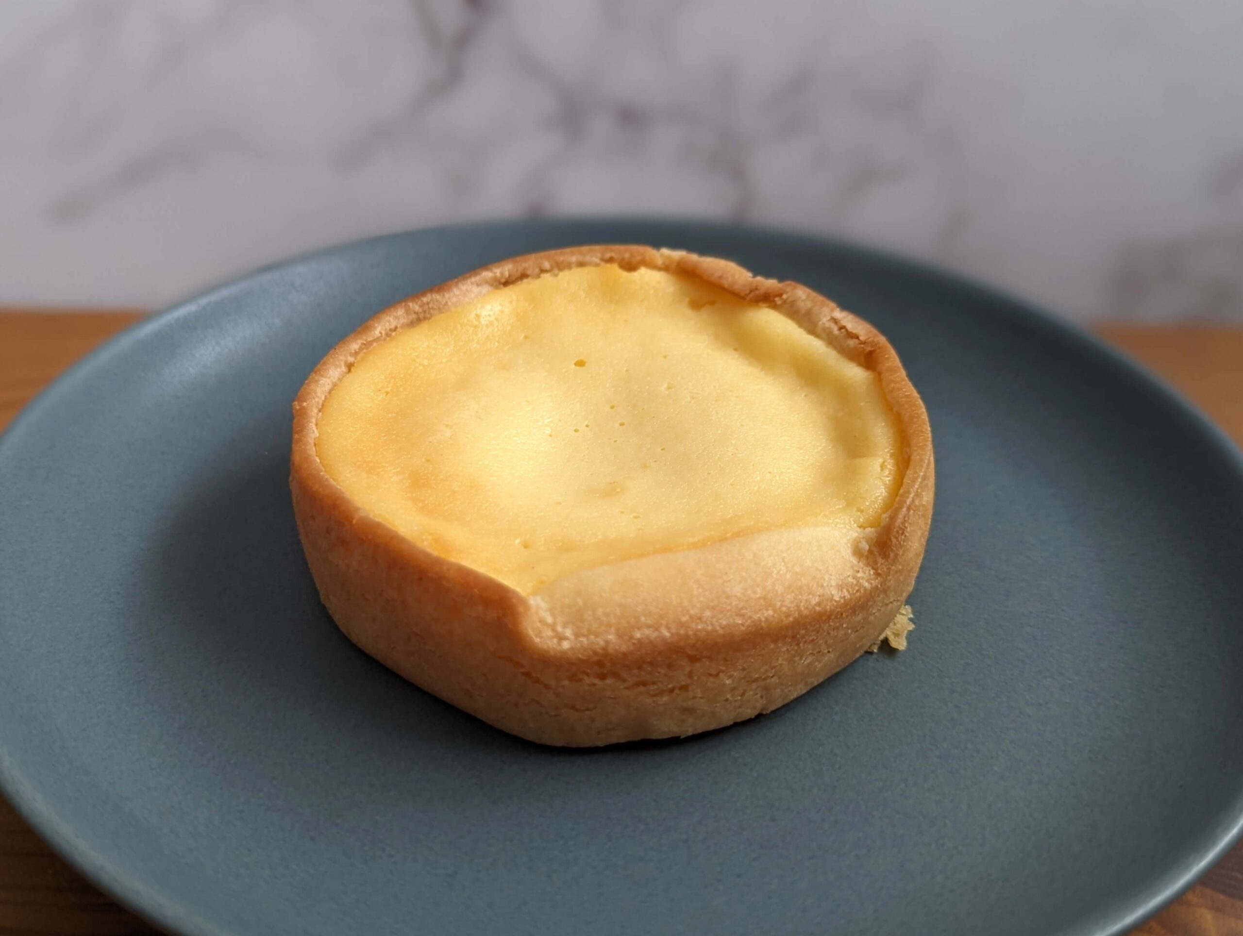 ヤマザキ（山崎製パン）のベイクドチーズタルト (4)