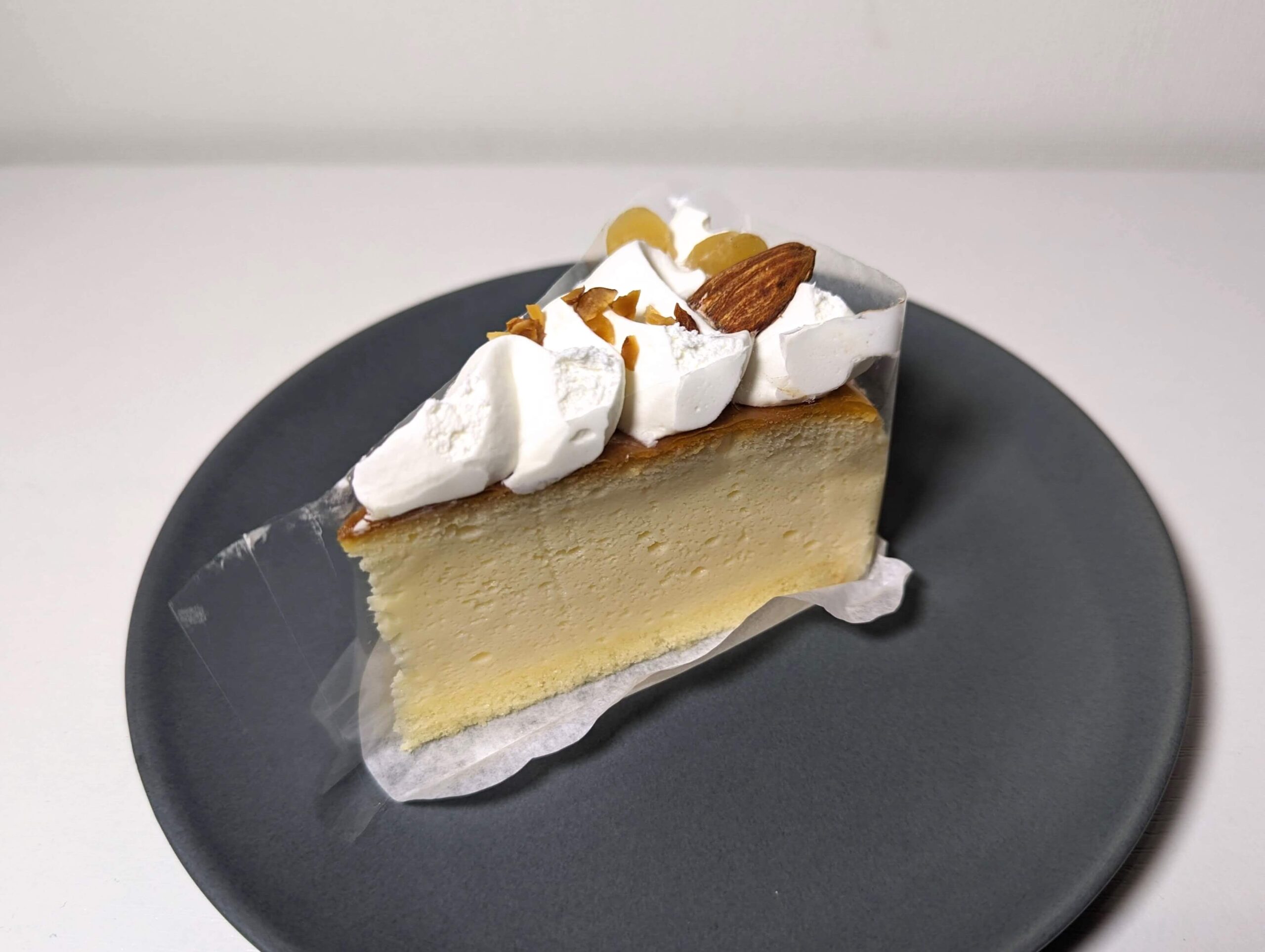 ローソン「パーティーケーキ スフレチーズケーキ2個」の写真 (4)