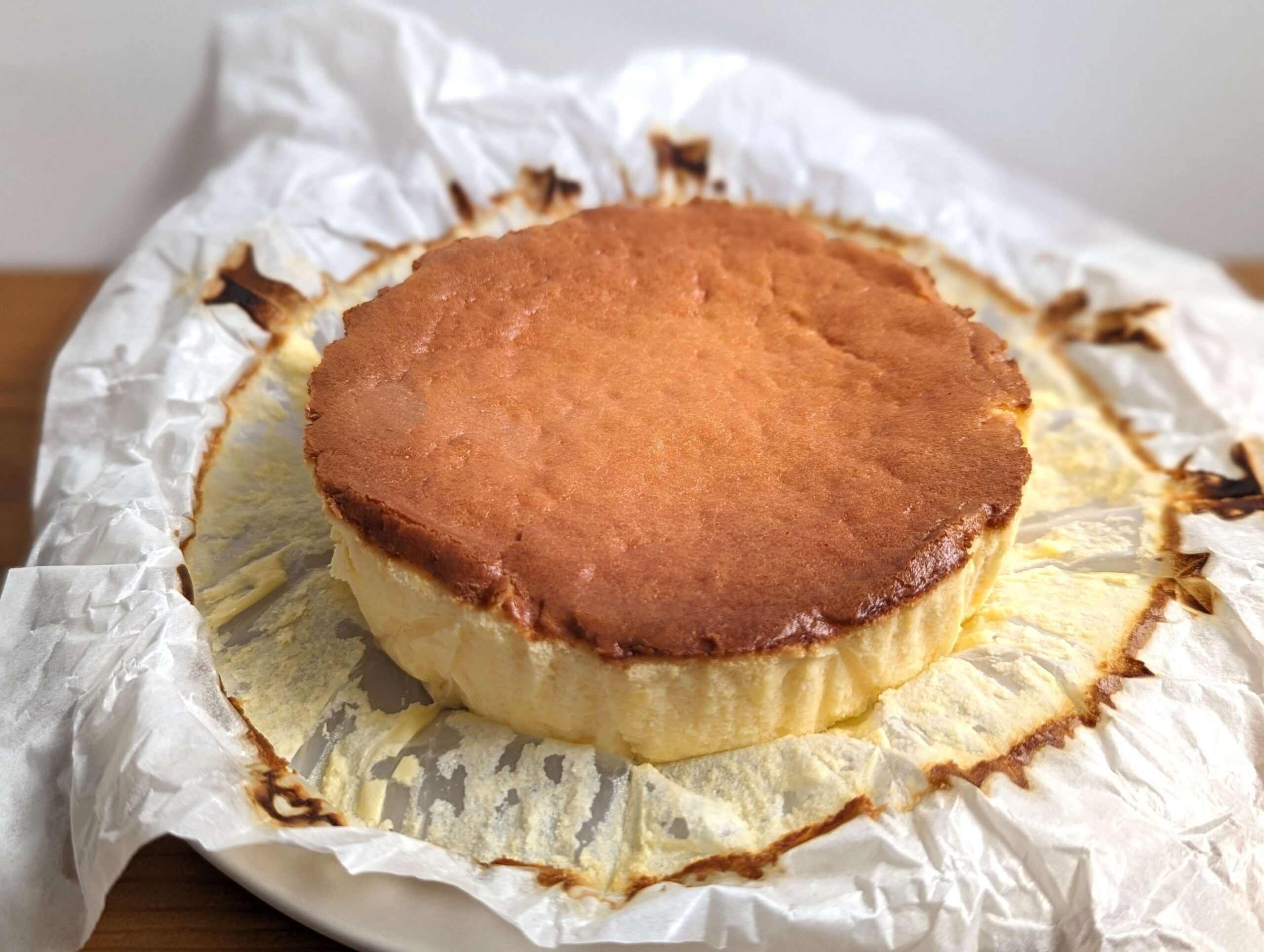 成城石井の紙包み純生クリームのバスクチーズケーキ (8)