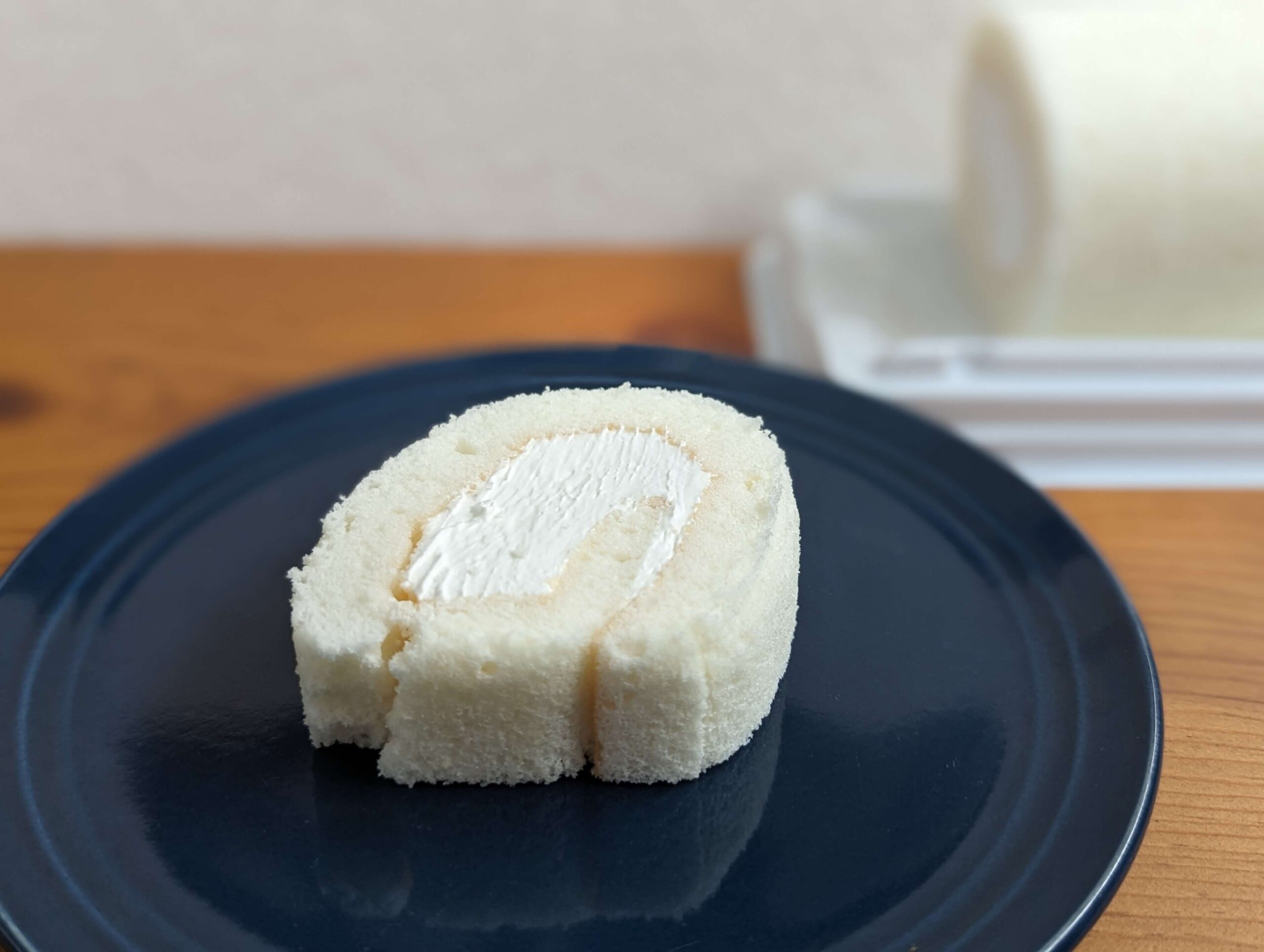 モンテールの「チーズクリームロールケーキ」の写真 (9)