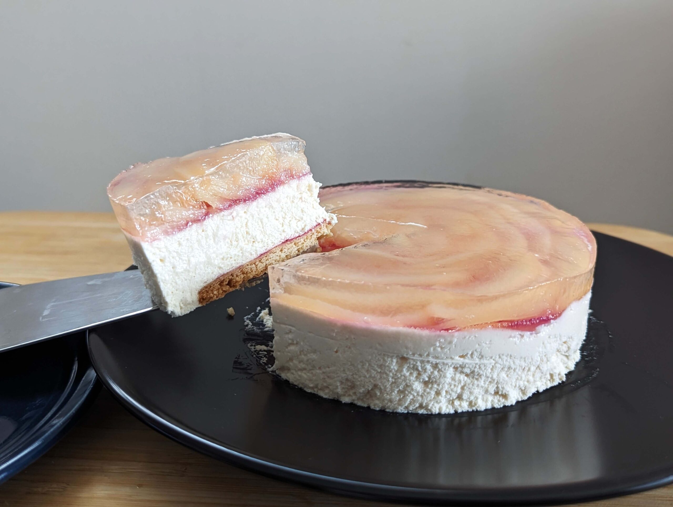 フロム蔵王「桃のレアチーズケーキ」の写真 (4)