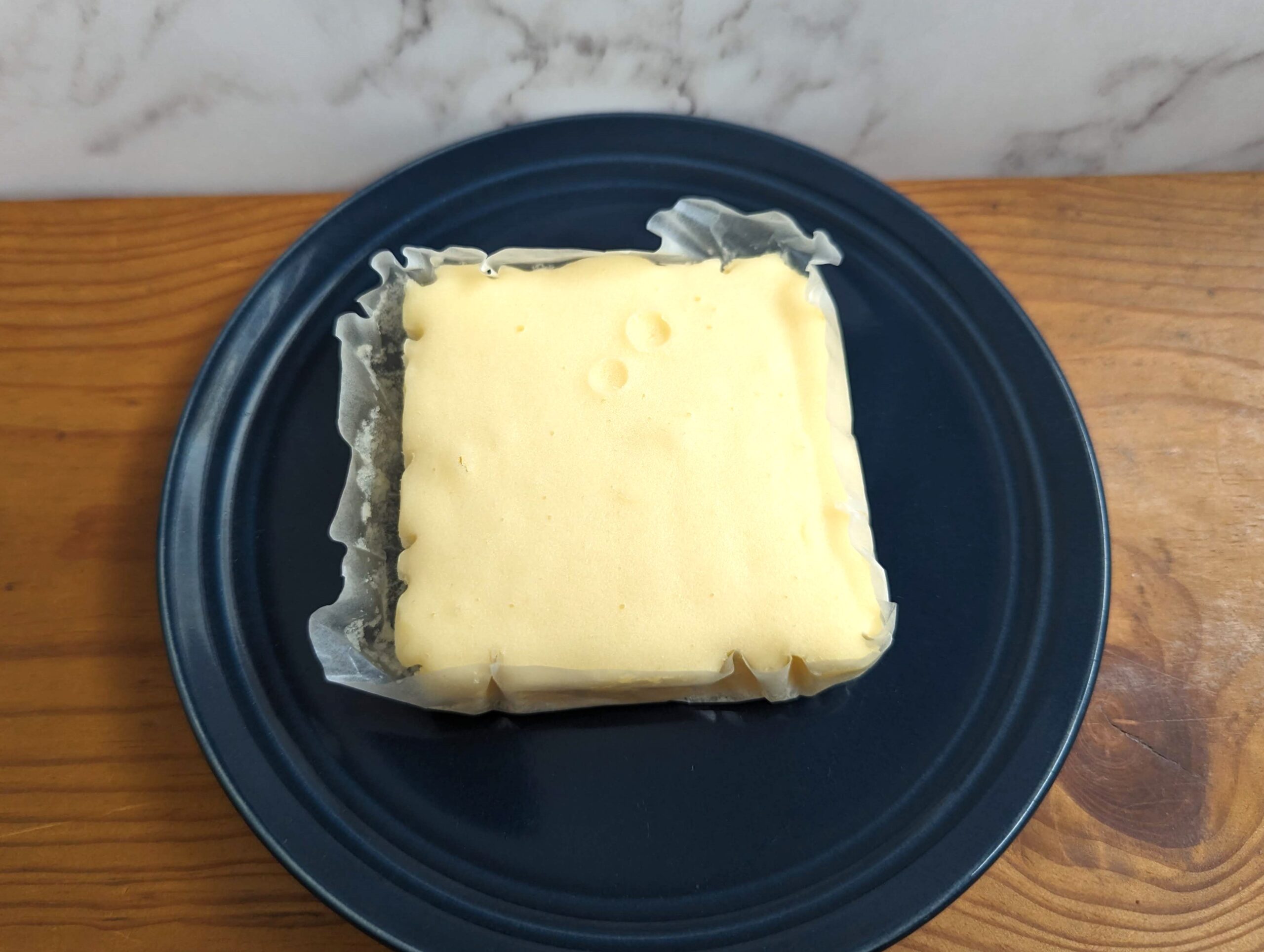 ファミリーマートの「しっとりなめらかチーズケーキ」の写真 (1)