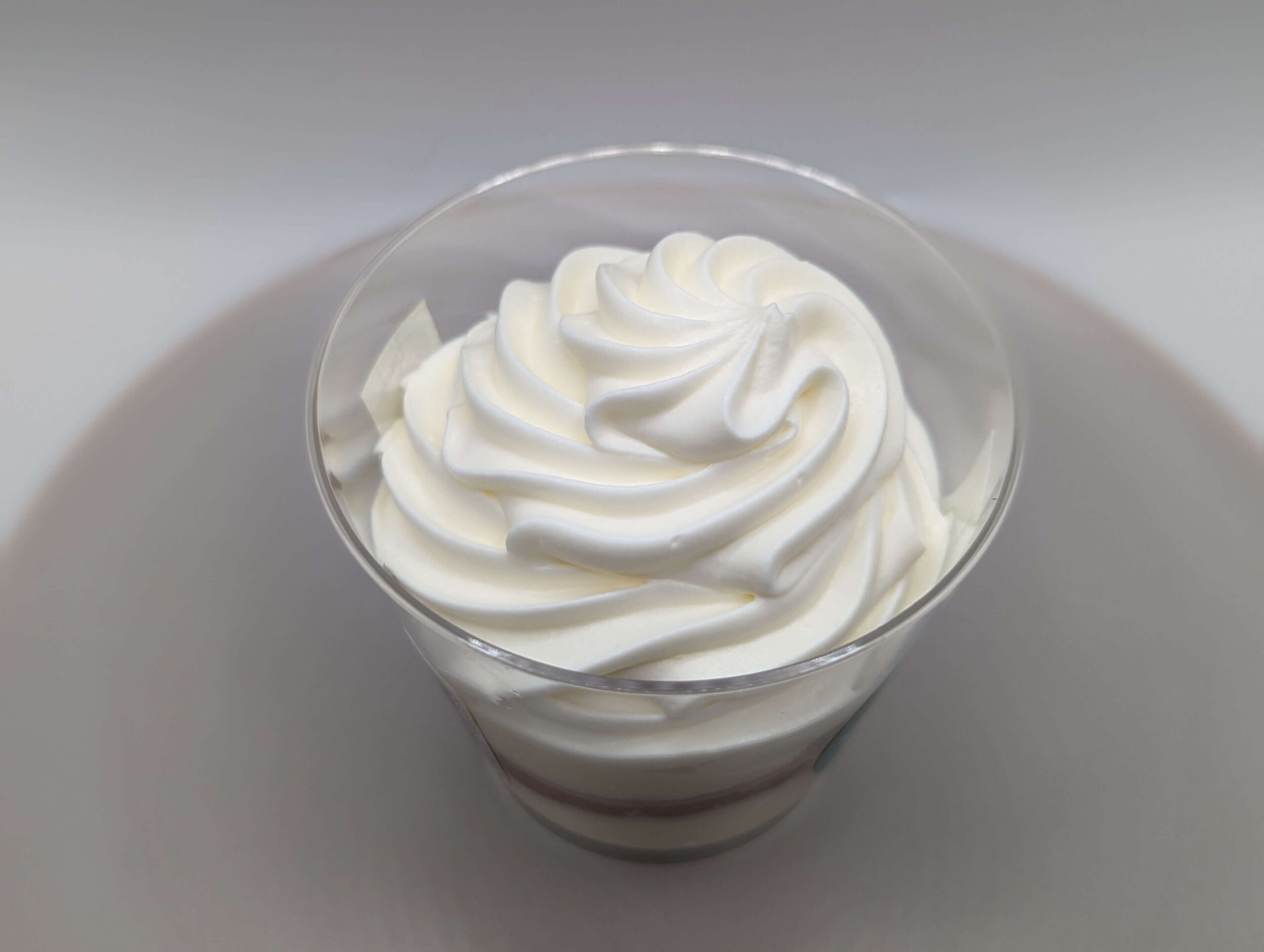 ローソンの「Uchi Café×Milk　MILK白いティラミス(練乳仕立て)」の写真