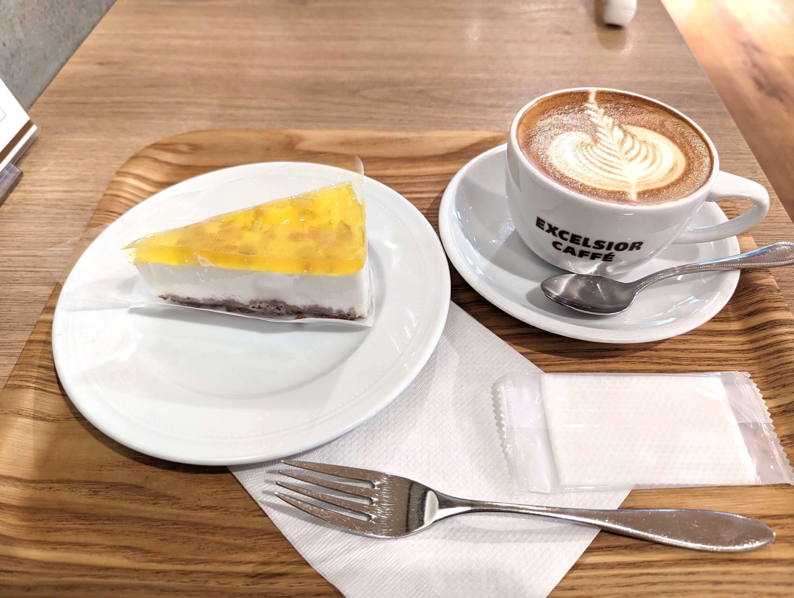 エクセルシオールカフェの「レアチーズケーキ はちみつレモン」 (2)