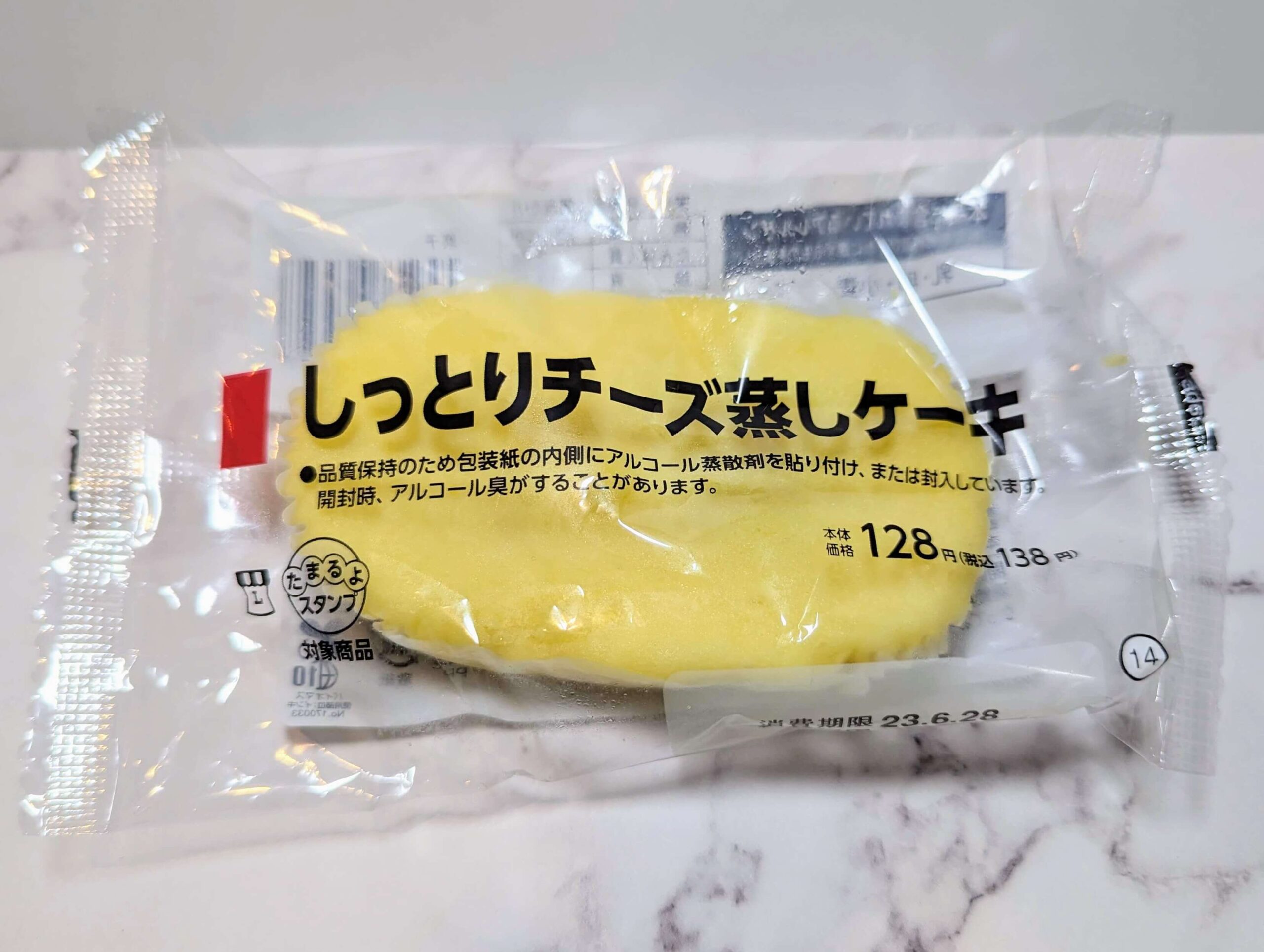 ローソン・しっとりチーズ蒸しケーキ（山崎製パン） (2)