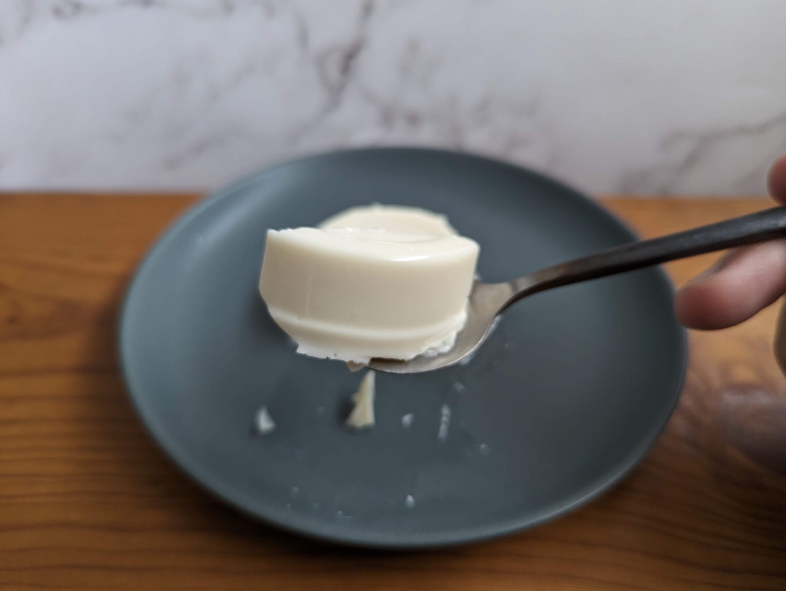 モロゾフの白いチーズケーキ 酪（SHIROI CHEESECAKE RAKU）のマスカルポーネ (2)
