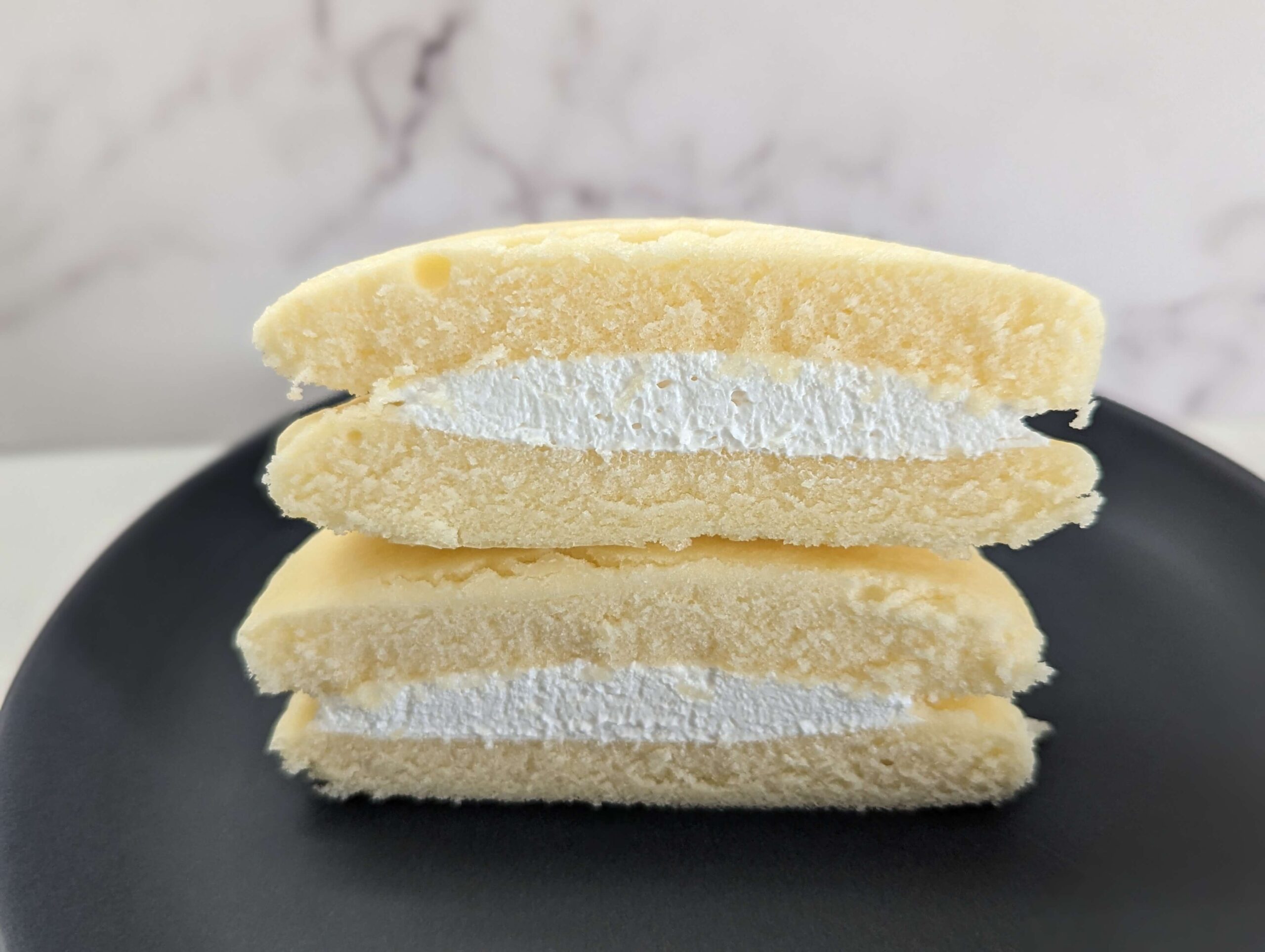 山崎製パン・ローソンストア100「チーズ蒸しケーキサンド マスカルポーネクリーム」2024年3月8日 (10)