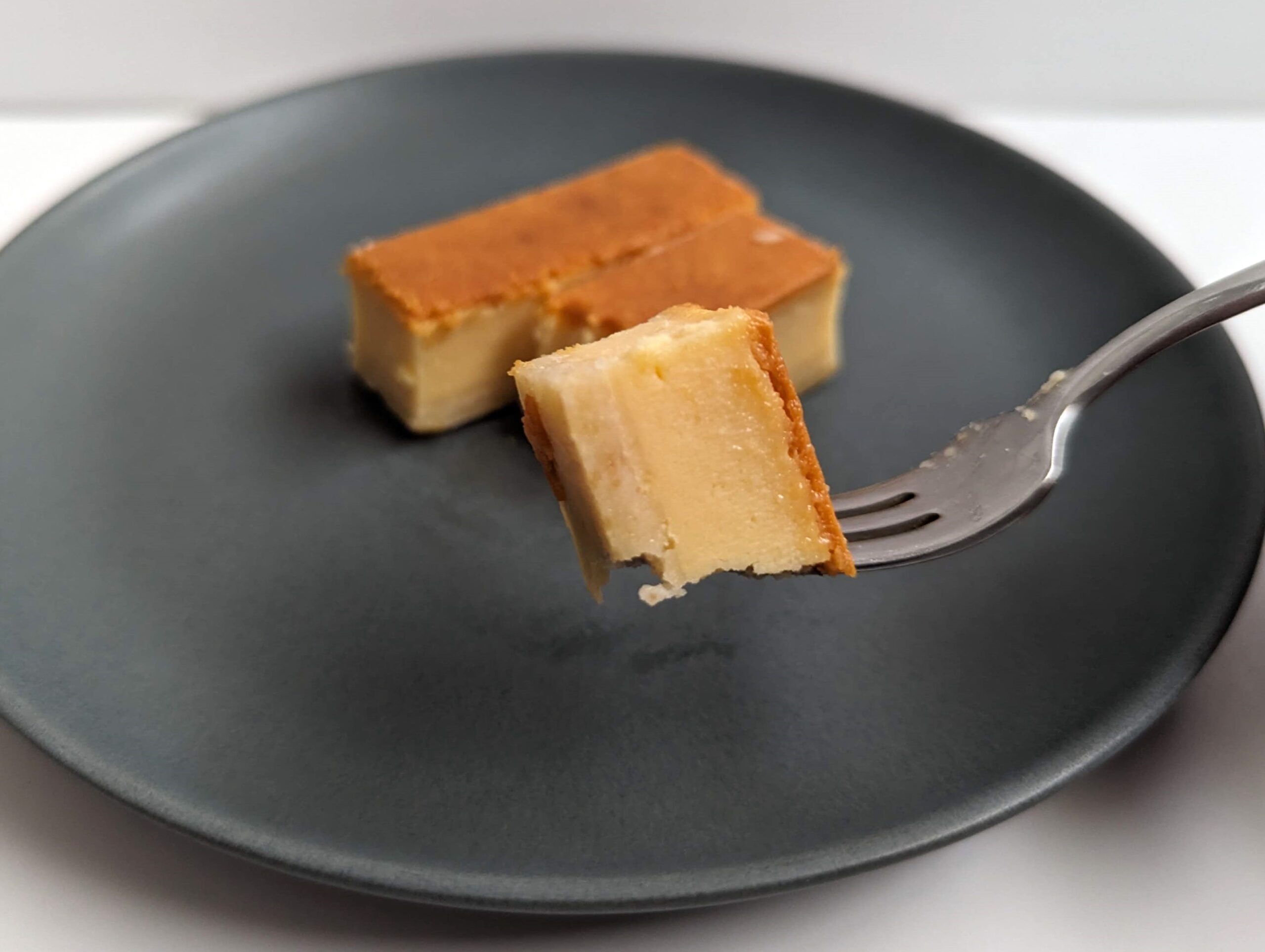 ファミリーマートで購入、ル・フレンド「ミニベイクドチーズケーキ」の写真 (1)