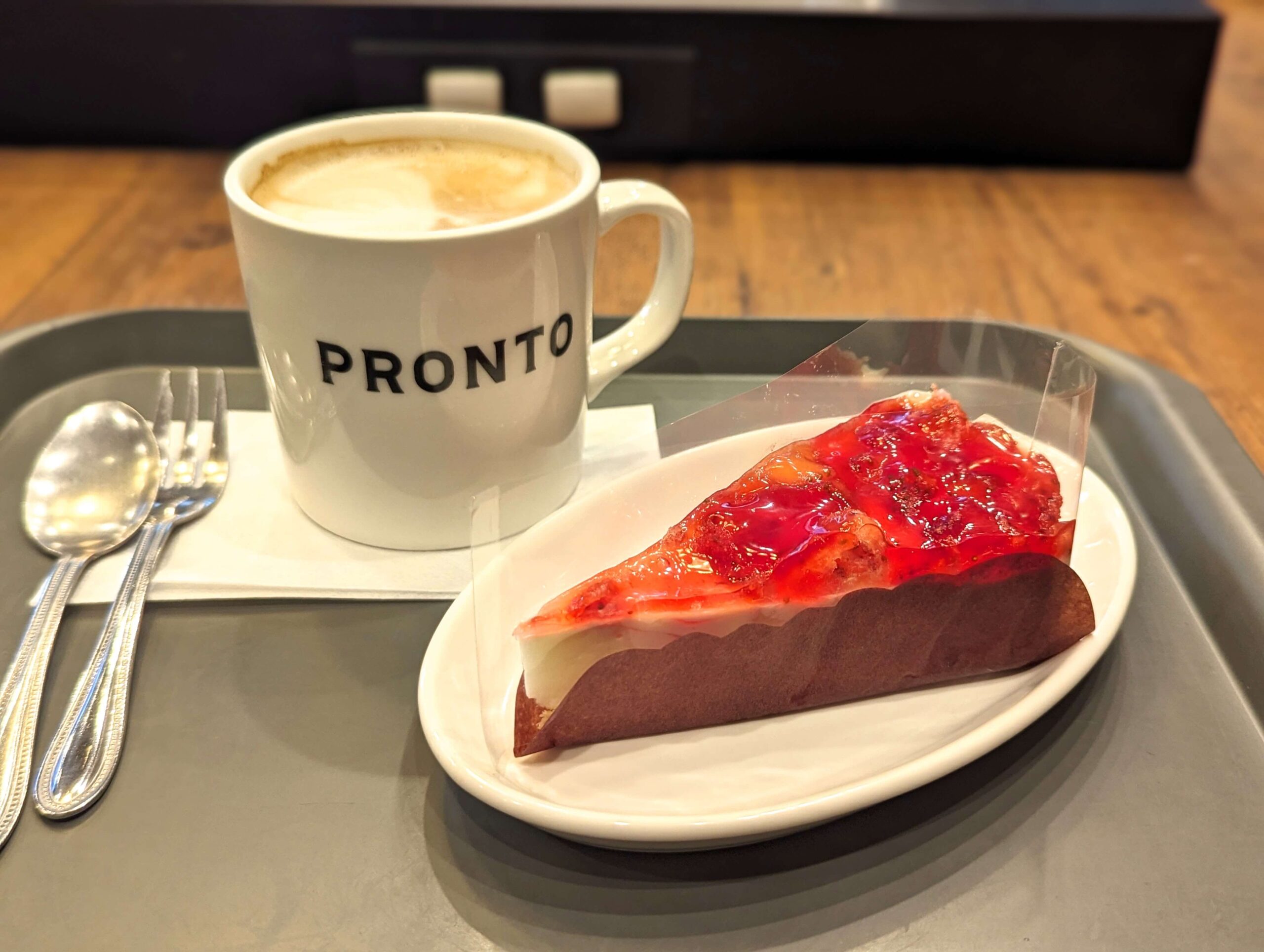 「プロント」苺のレアチーズケーキ (1)