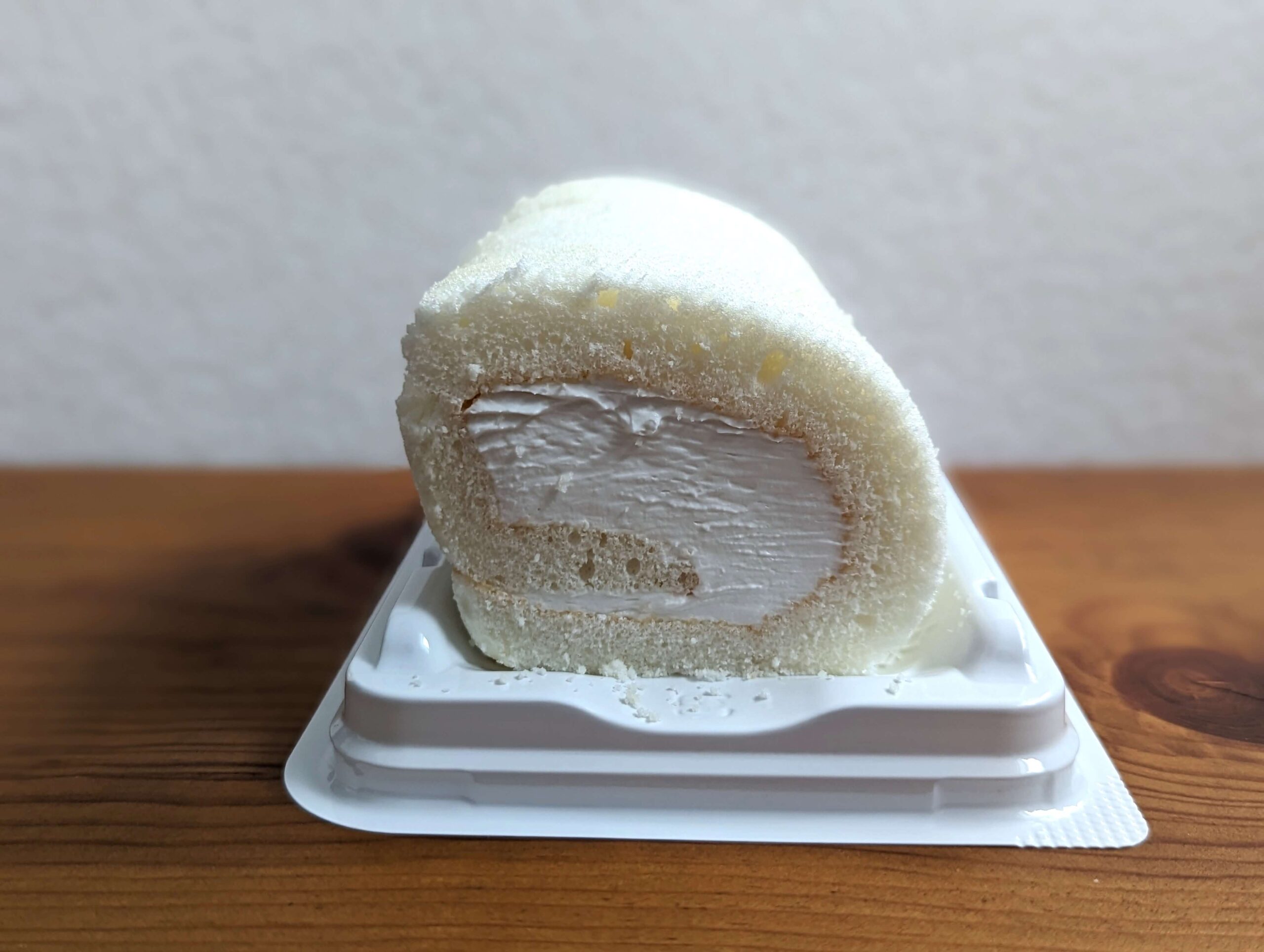 モンテールの「チーズクリームロールケーキ」の写真