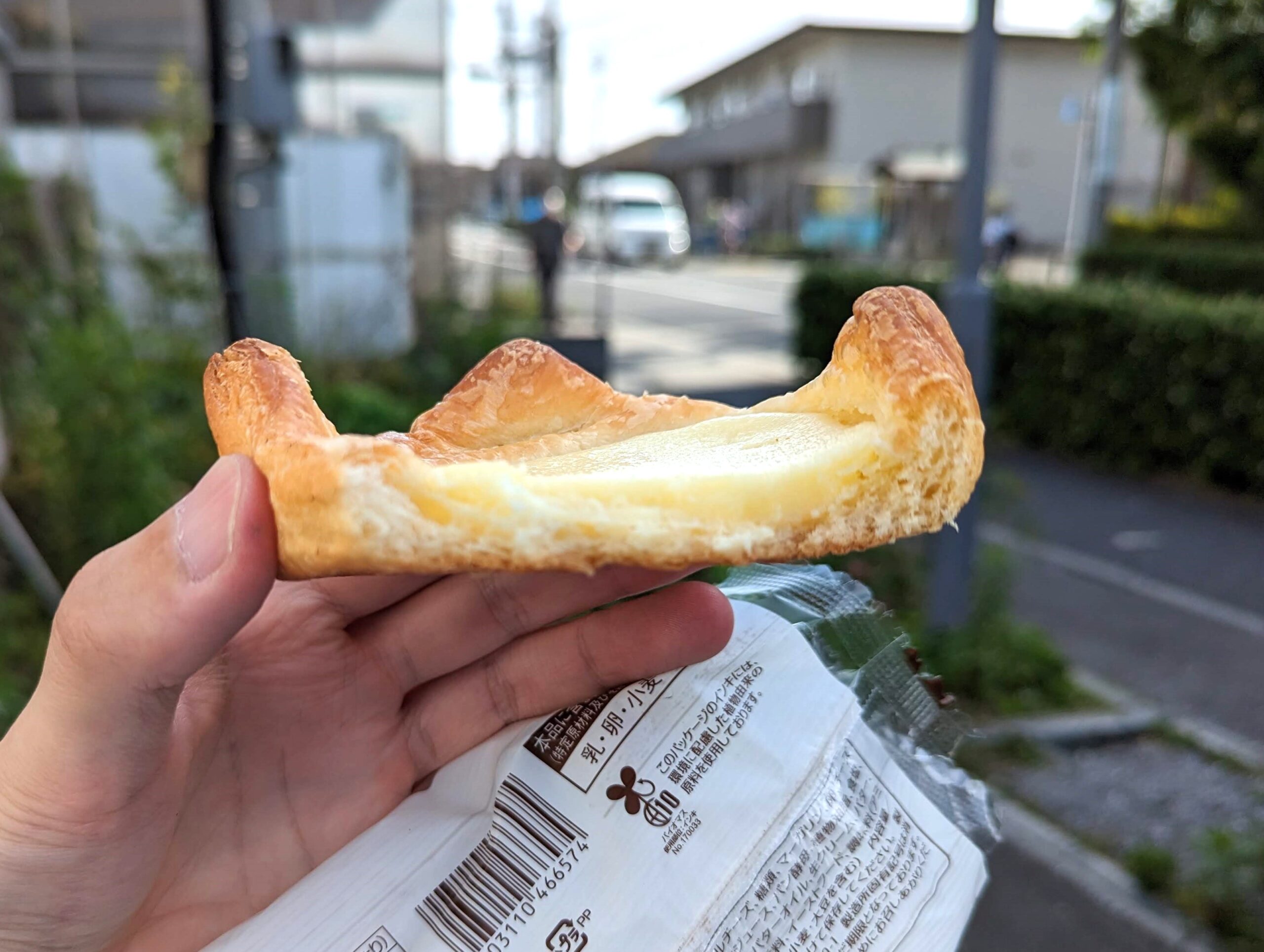 ファミリーマート・チーズケーキデニッシュ (1)