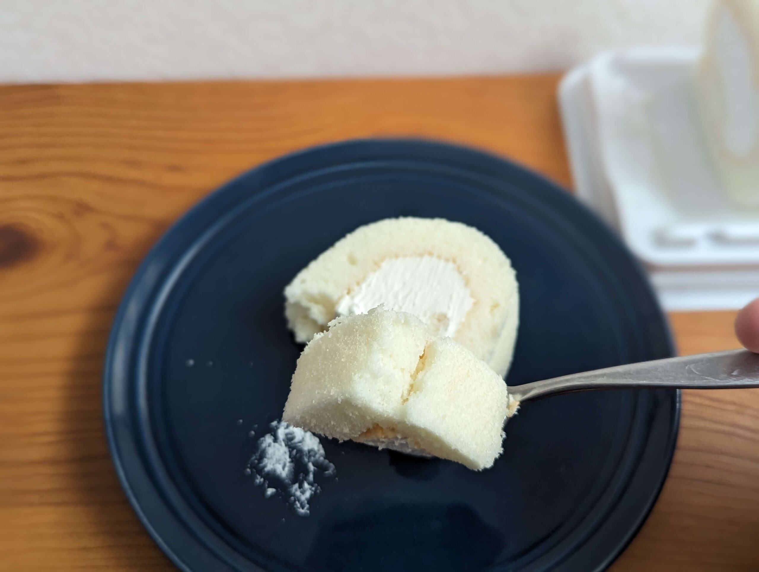 モンテールの「チーズクリームロールケーキ」の写真 (10)
