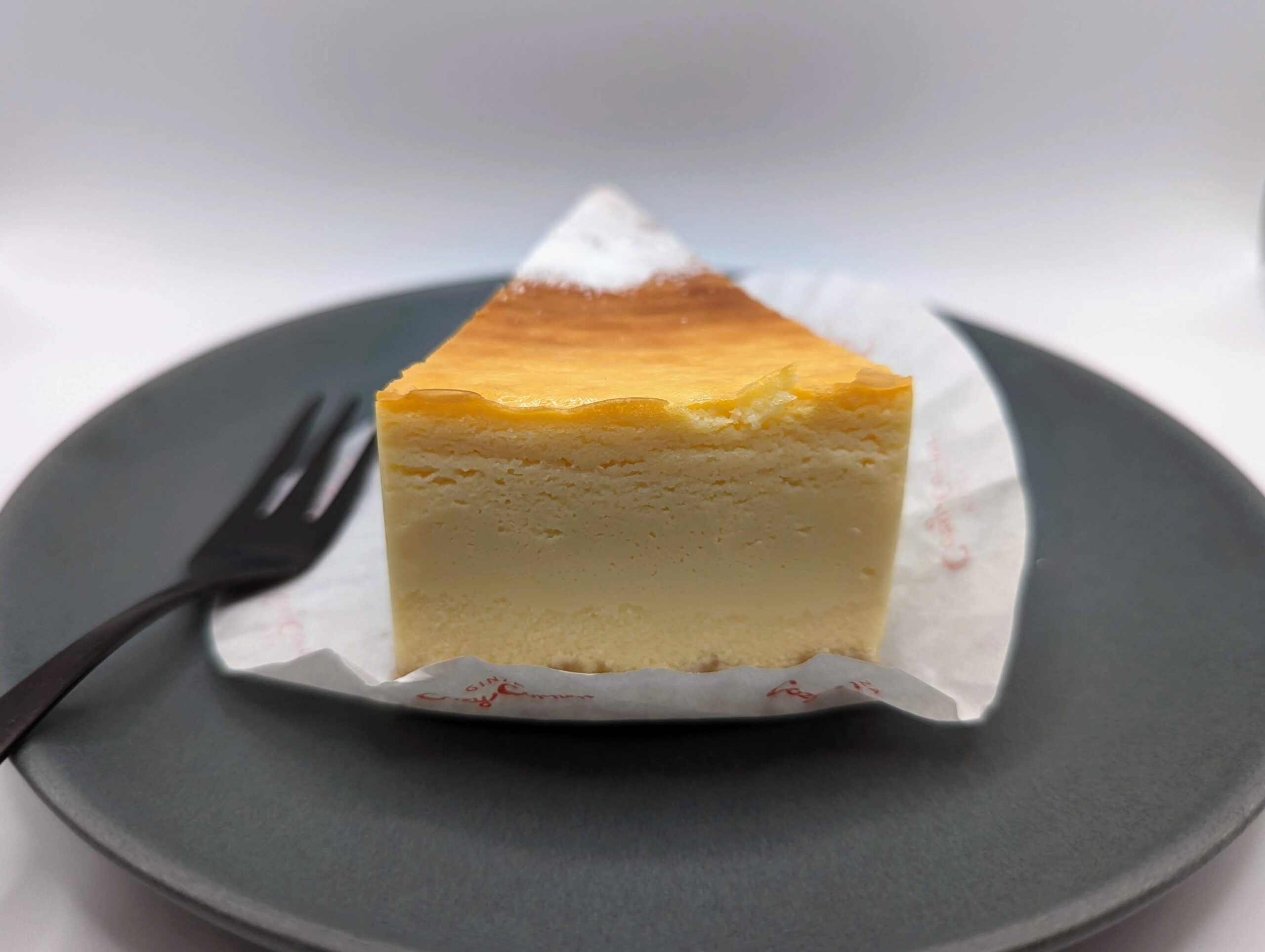 銀座コージーコーナーの「なめらか食感のベイクドチーズ」の写真