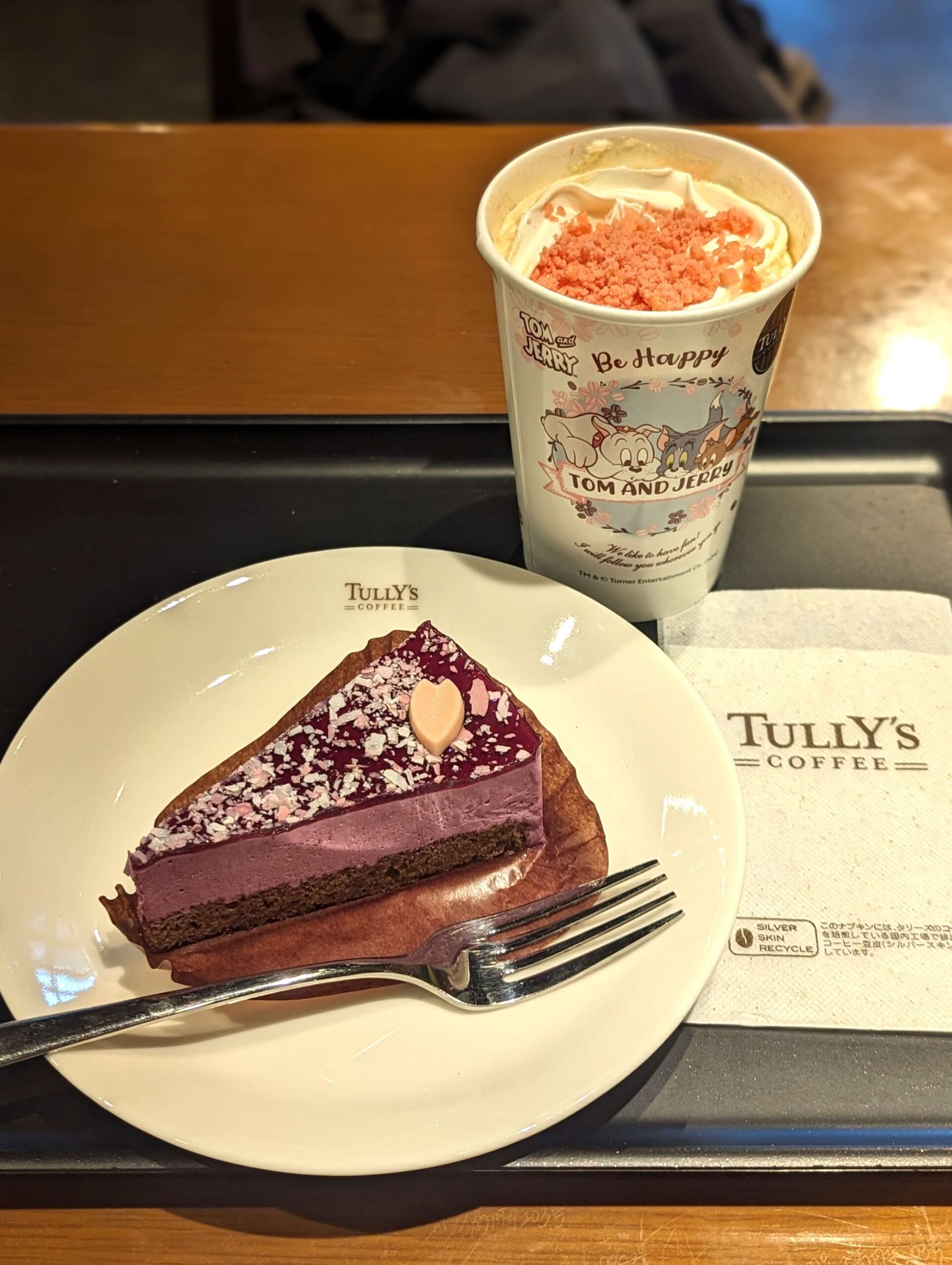 タリーズコーヒーのトムとジェリー 夜空舞う桜カシスチーズムース (13)