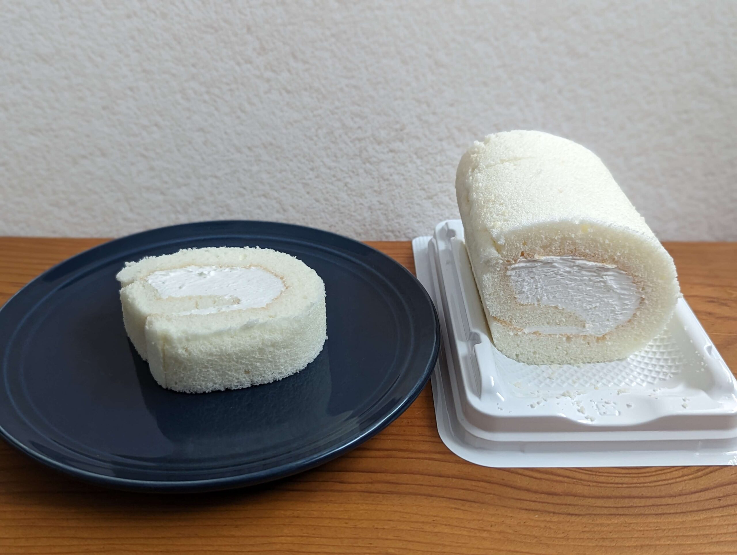 モンテールの「チーズクリームロールケーキ」の写真 (9)