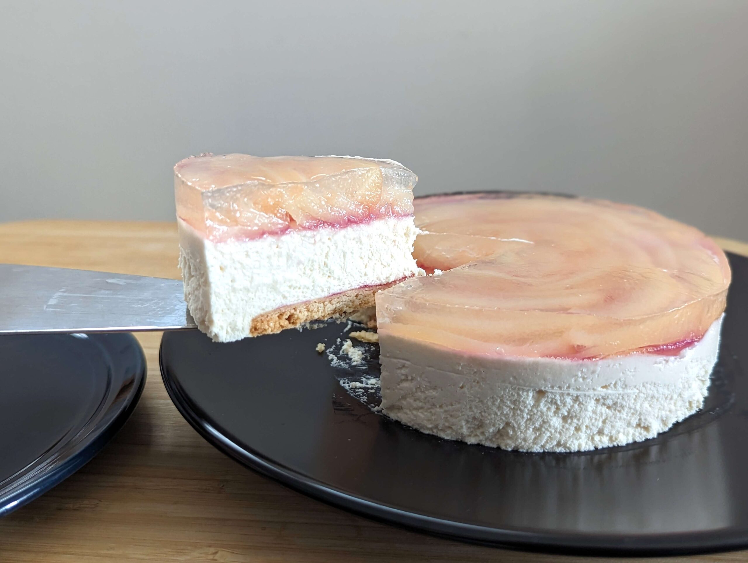 フロム蔵王「桃のレアチーズケーキ」の写真 (5)