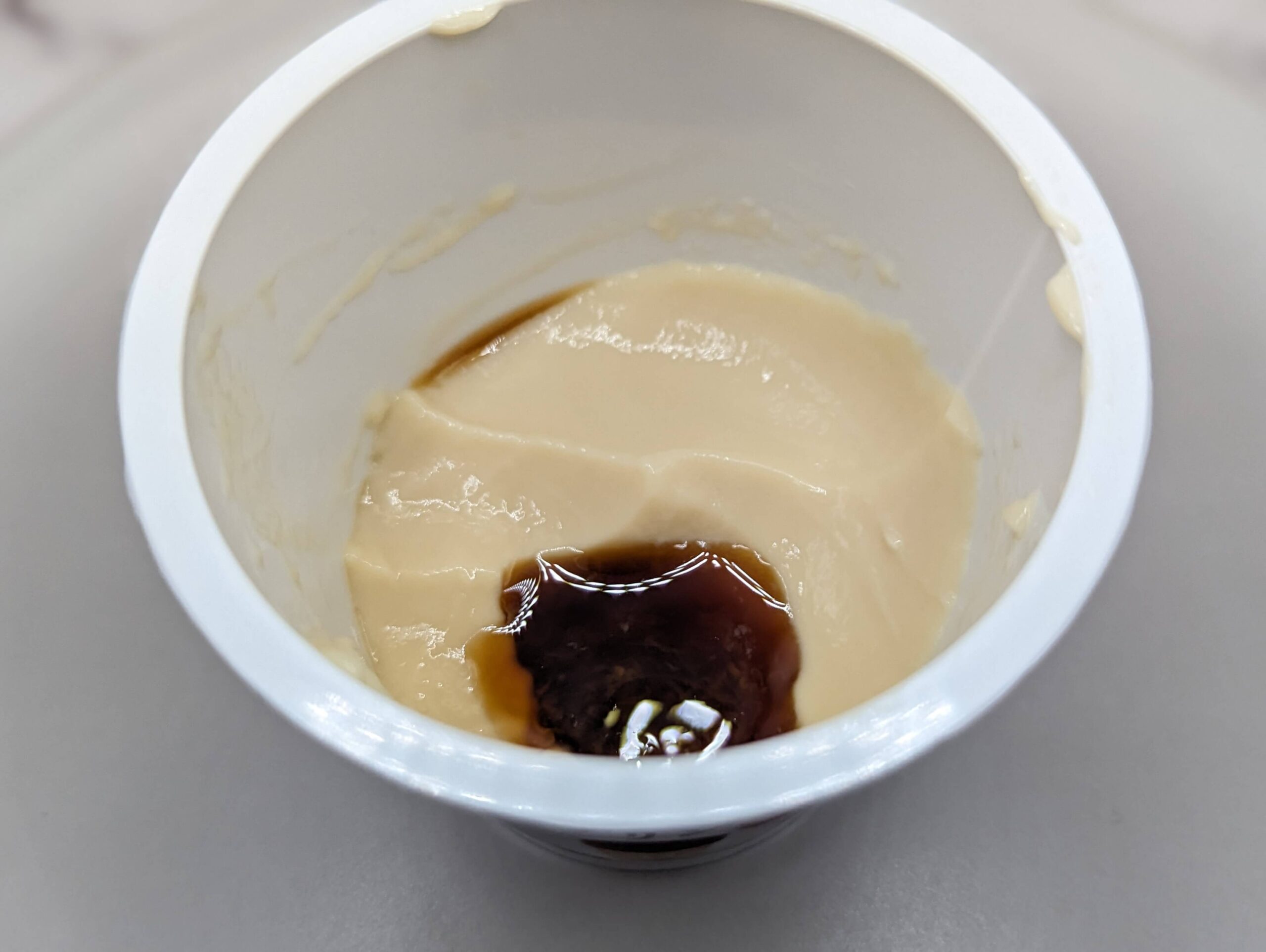 北海道乳業の「Luxeレアチーズプリン 紅茶ソース」の写真 (8)