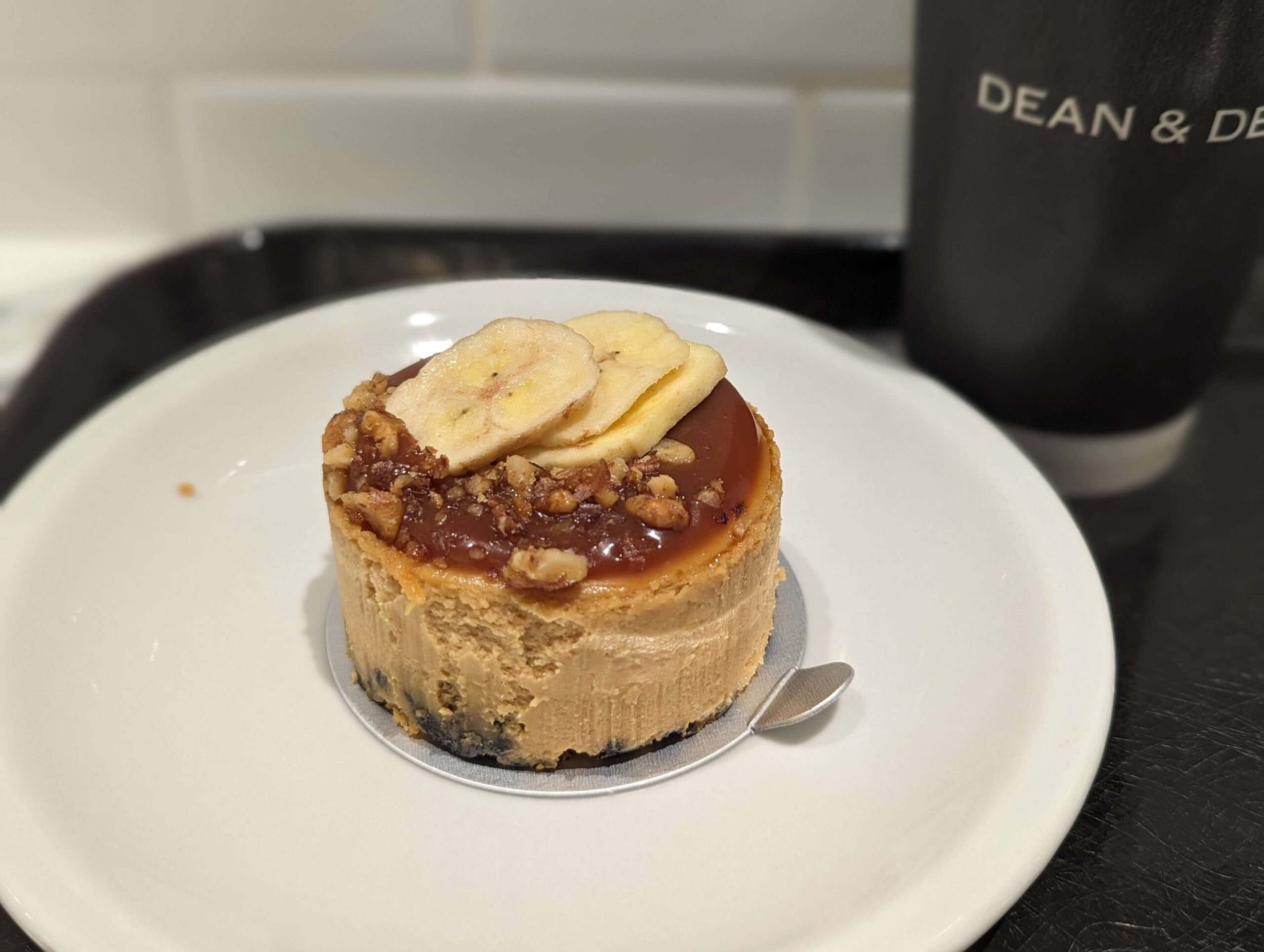 DEAN＆DELUCA（ディーン＆デルーカ）のキャラメルバナナチーズケーキの写真